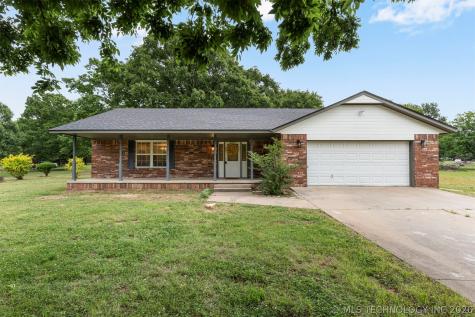 1604 N Delaware Street Chouteau OK 74337