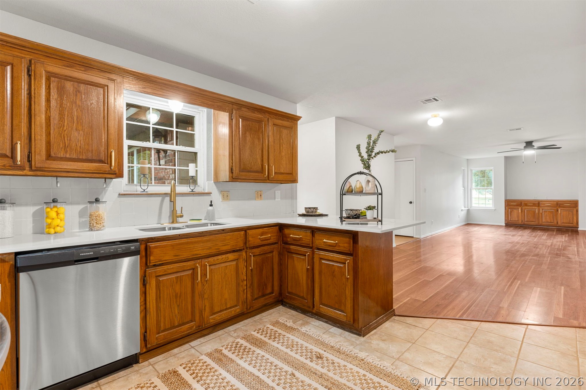 1604 N Delaware Street Chouteau OK 74337