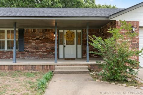 1604 N Delaware Street Chouteau OK 74337