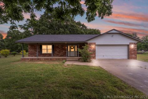 1604 N Delaware Street Chouteau OK 74337