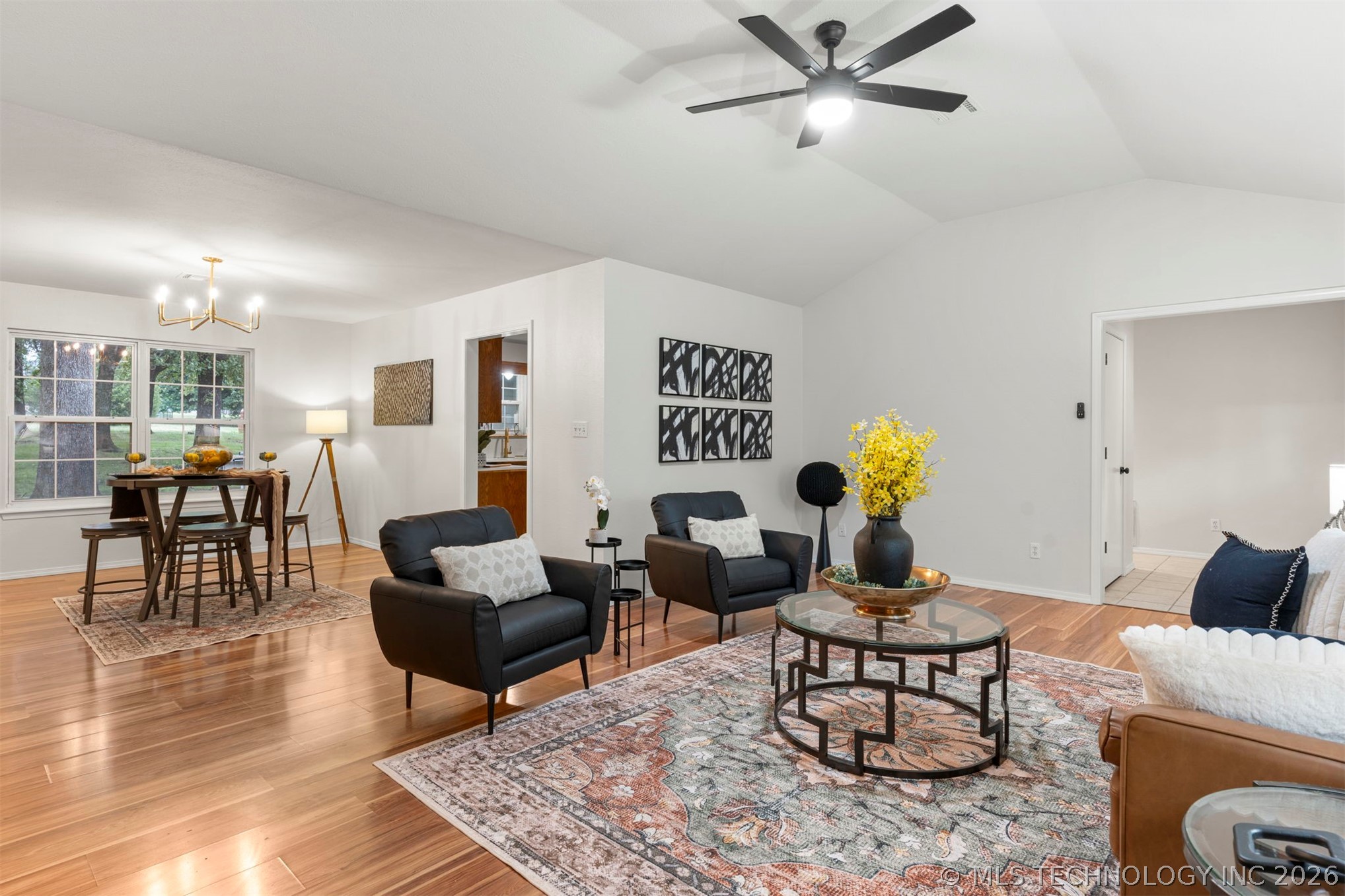 1604 N Delaware Street Chouteau OK 74337