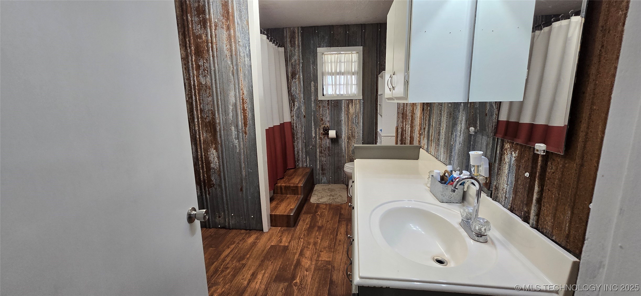 811 E 57th Road Kansas OK 74347