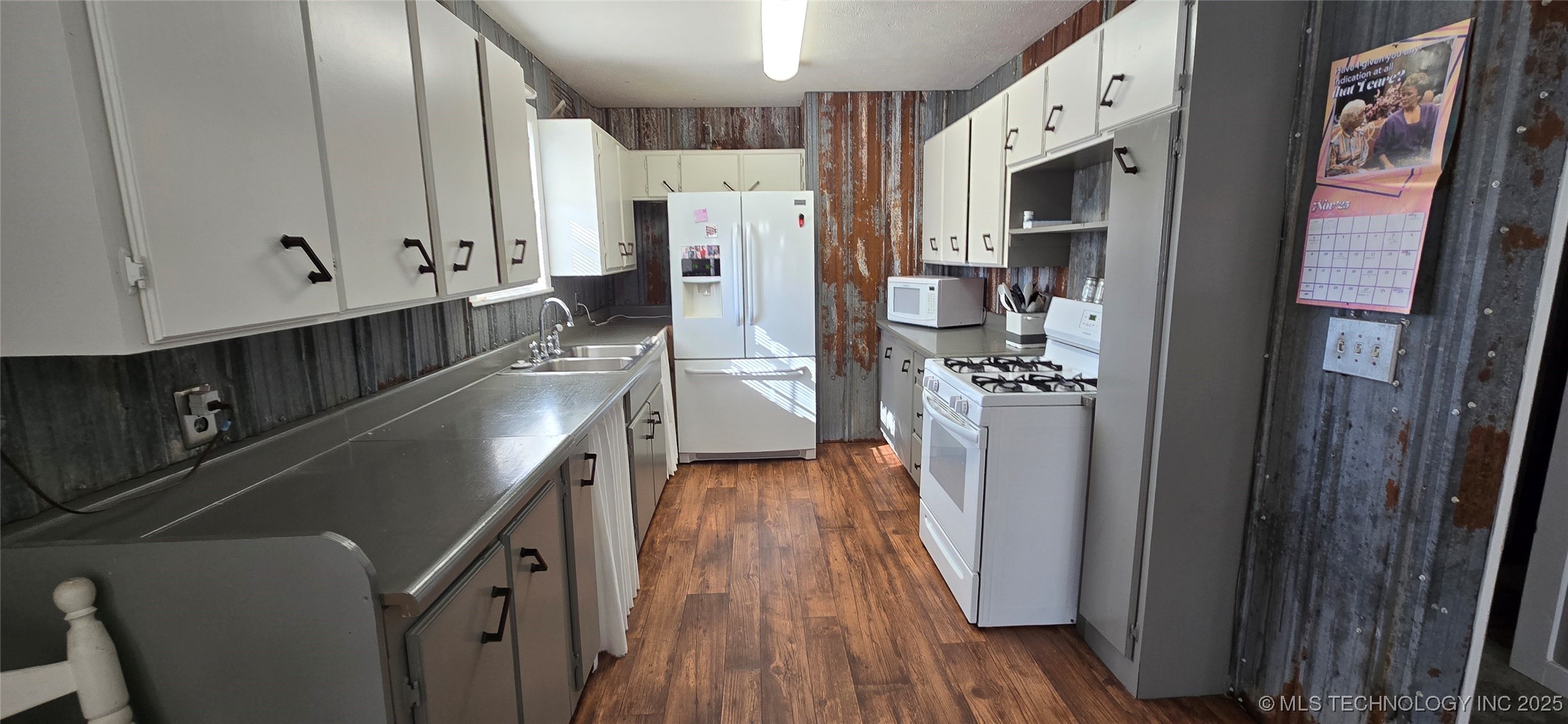 811 E 57th Road Kansas OK 74347