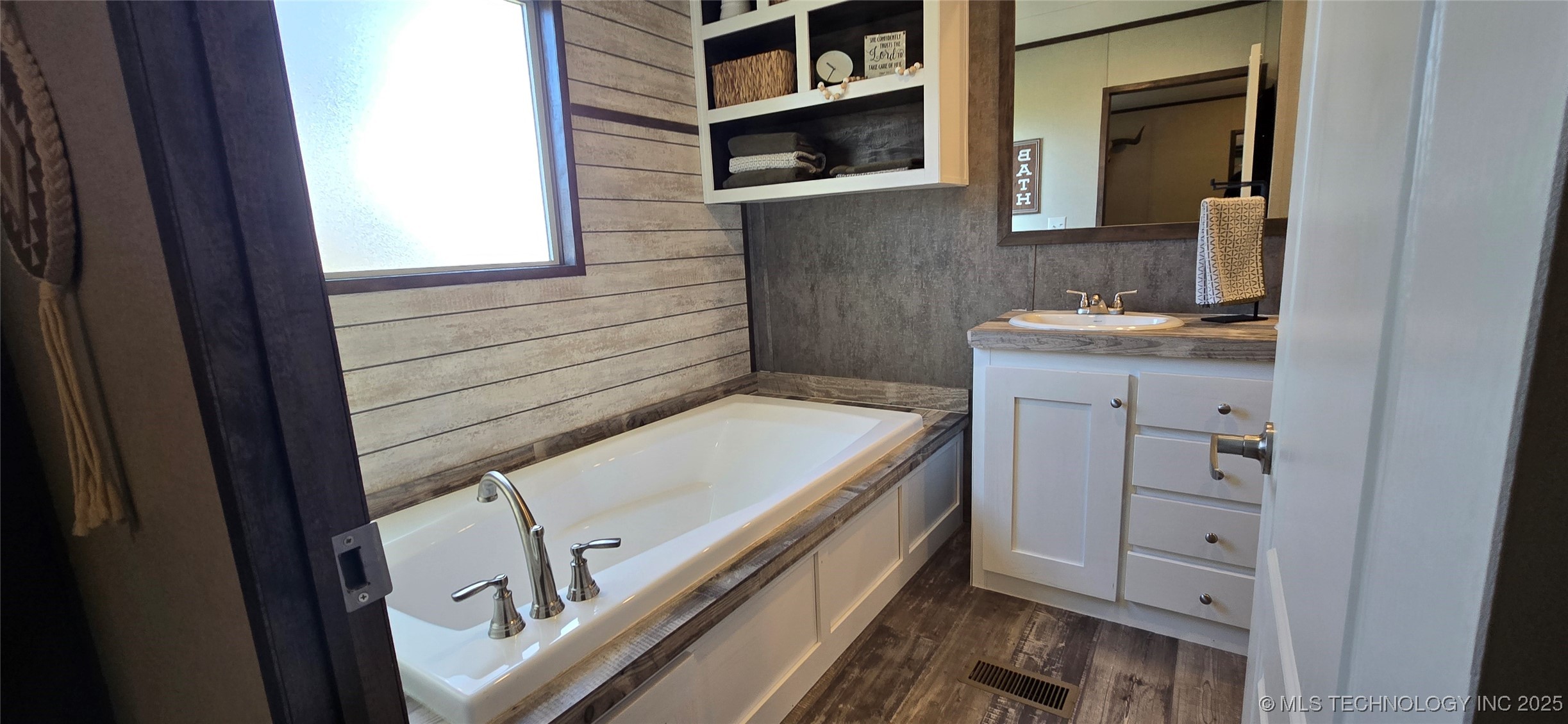 811 E 57th Road Kansas OK 74347