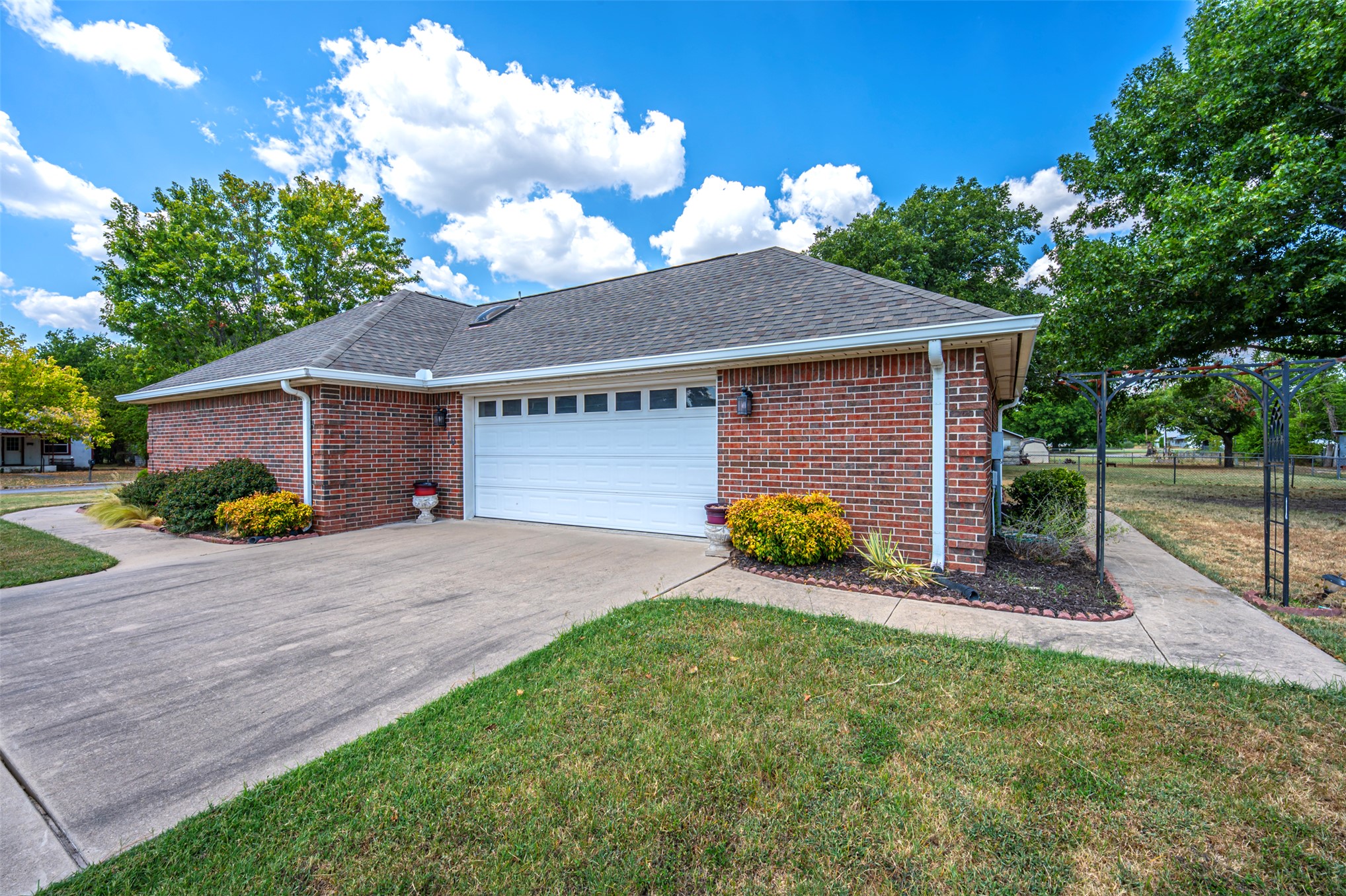 210 S 8th Davis OK 73030