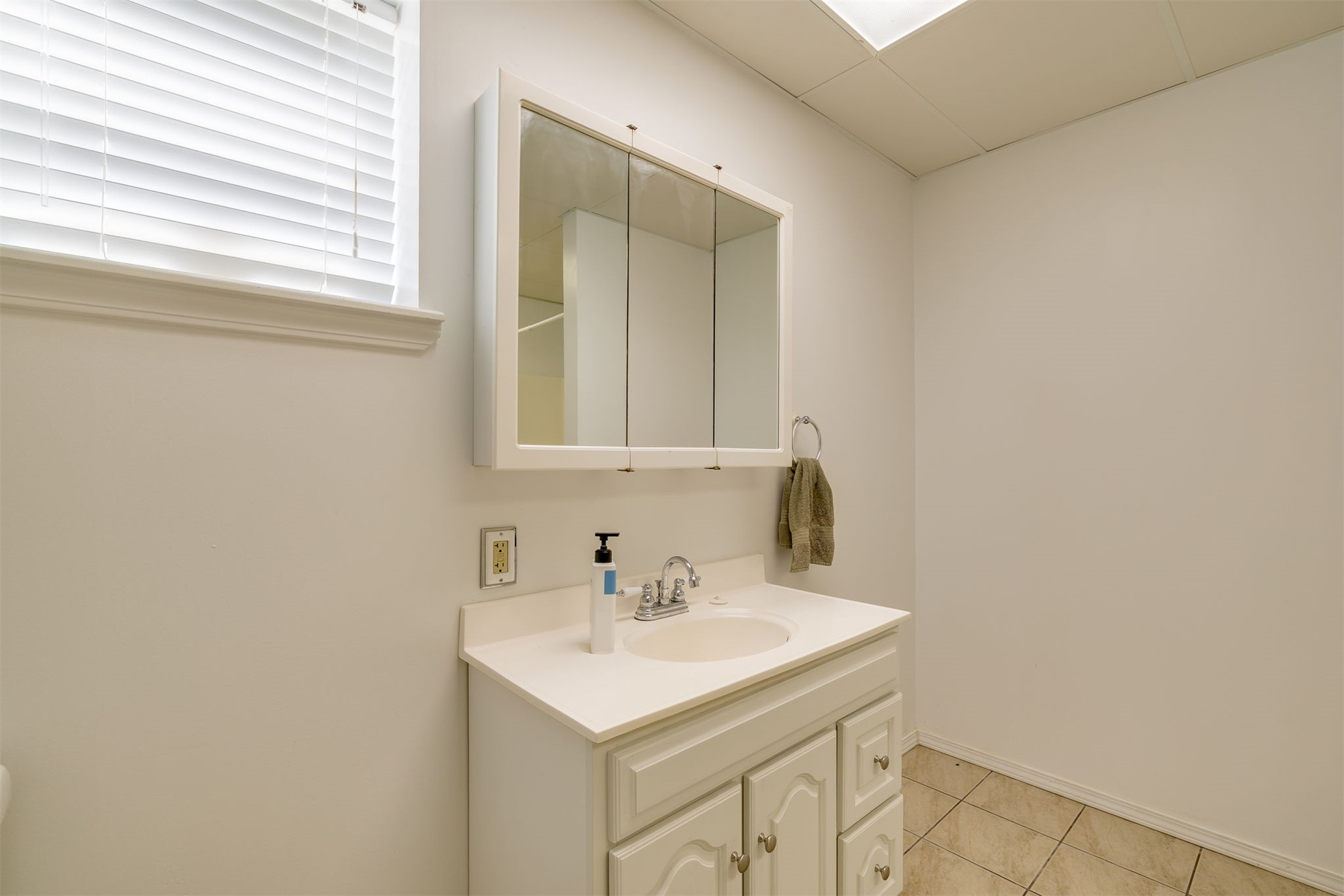 25080 Turkey Pen Hollow Road Henryetta OK 74437