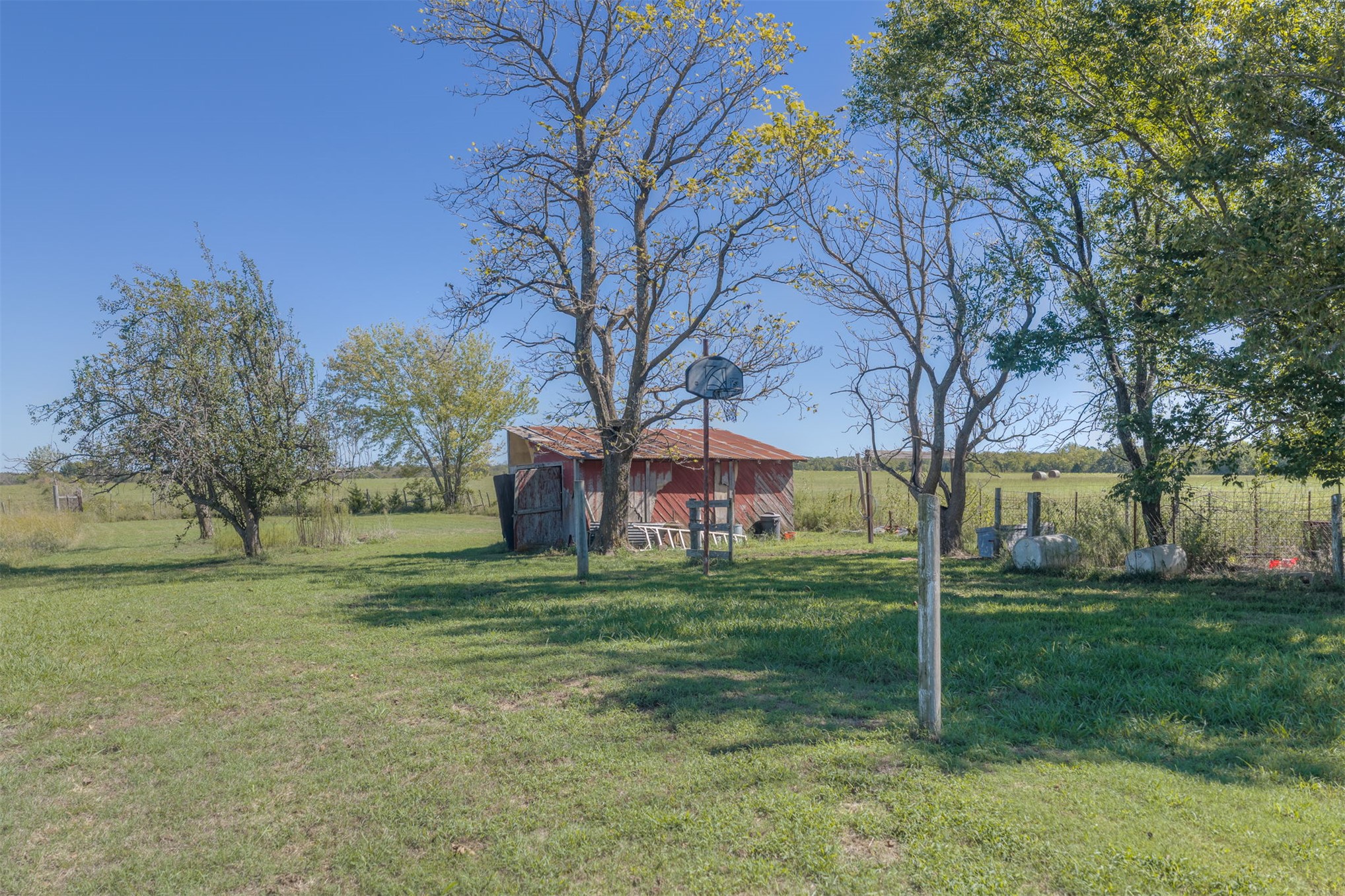 25080 Turkey Pen Hollow Road Henryetta OK 74437