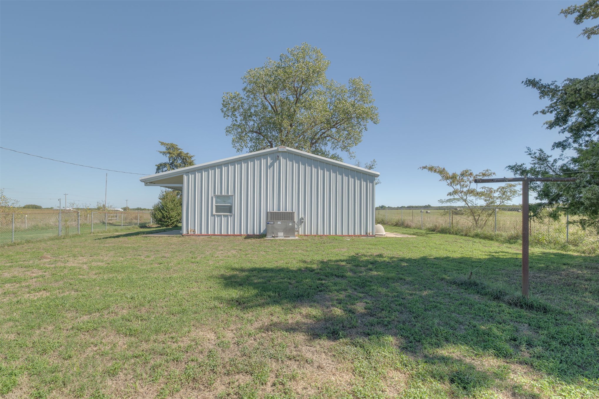 25080 Turkey Pen Hollow Road Henryetta OK 74437