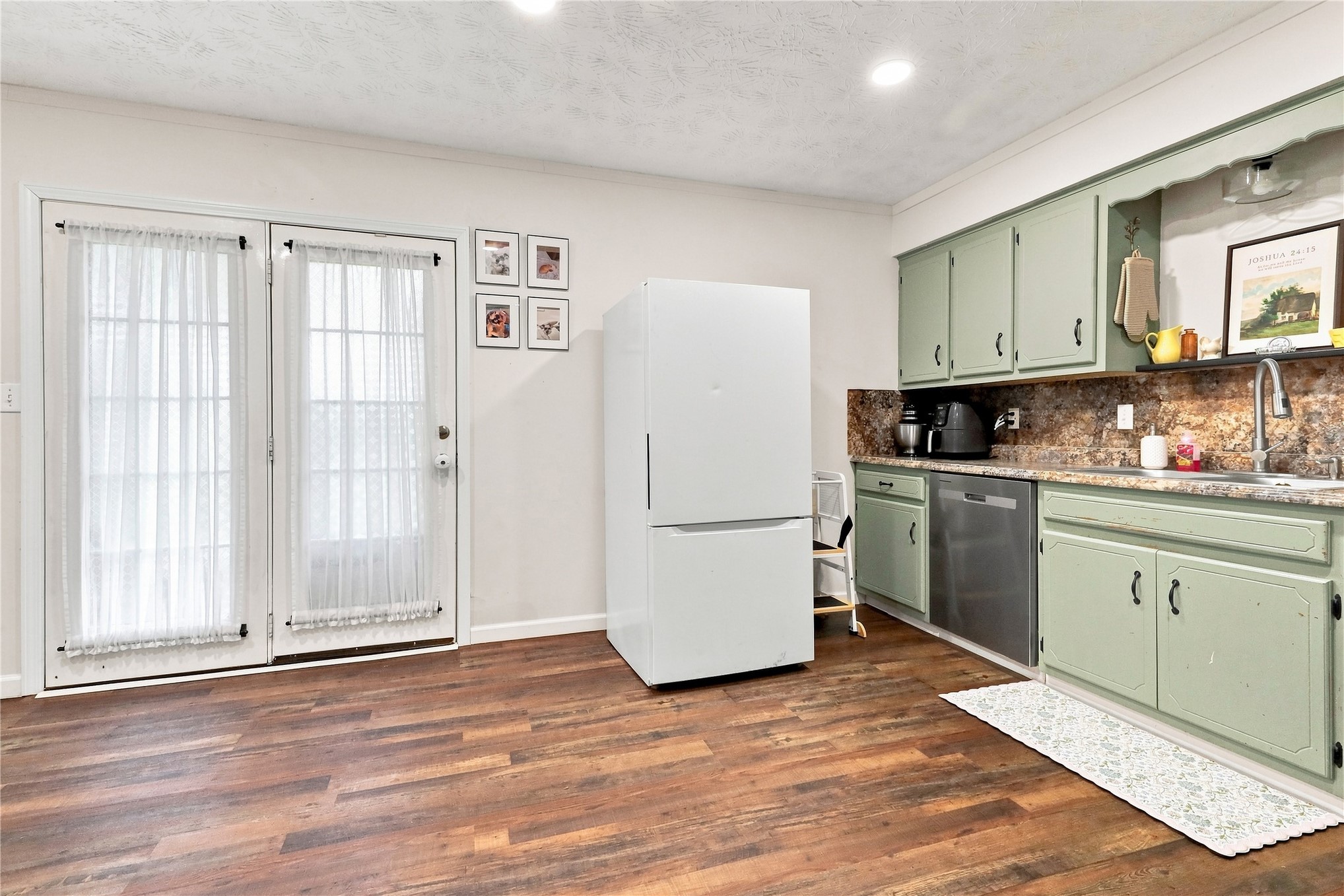 19 S Whitaker Street Pryor OK 74361