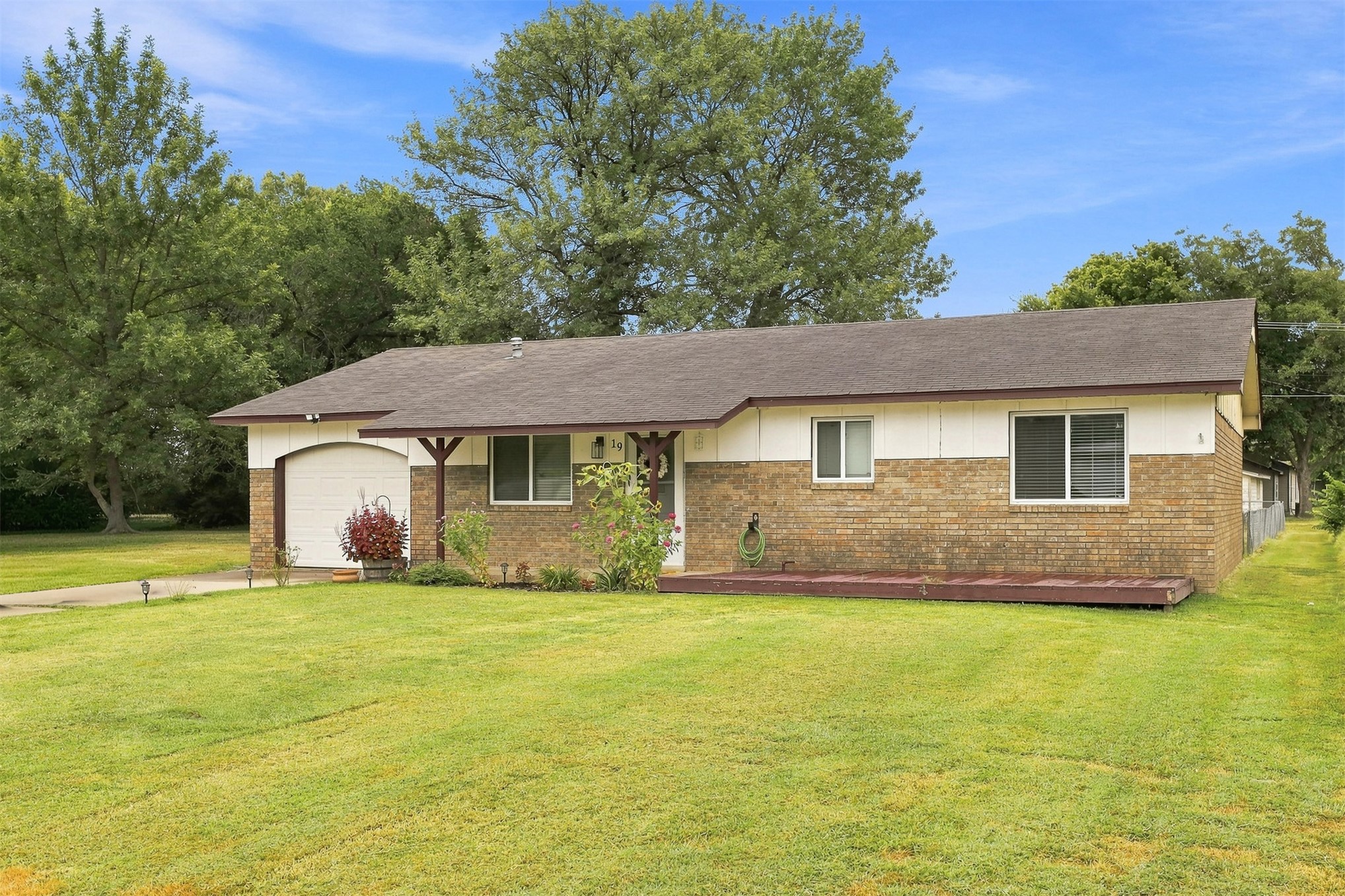 19 S Whitaker Street Pryor OK 74361