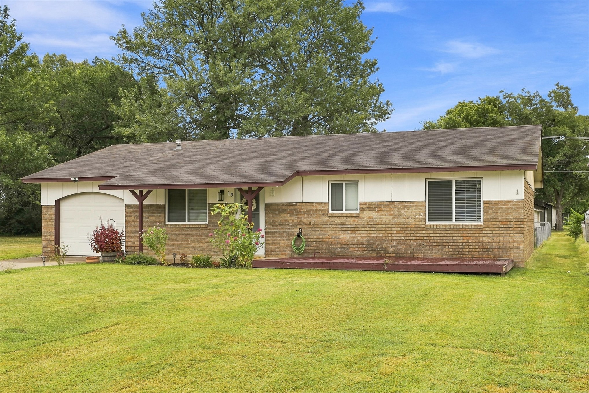 19 S Whitaker Street Pryor OK 74361