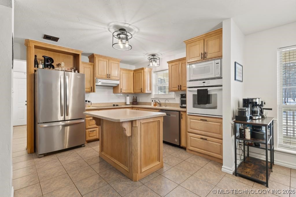 11952 N Woodlands Circle Kingston OK 73439