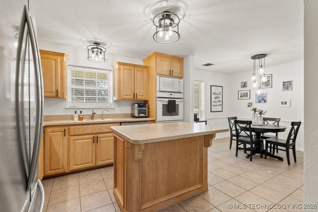 11952 N Woodlands Circle Kingston OK 73439