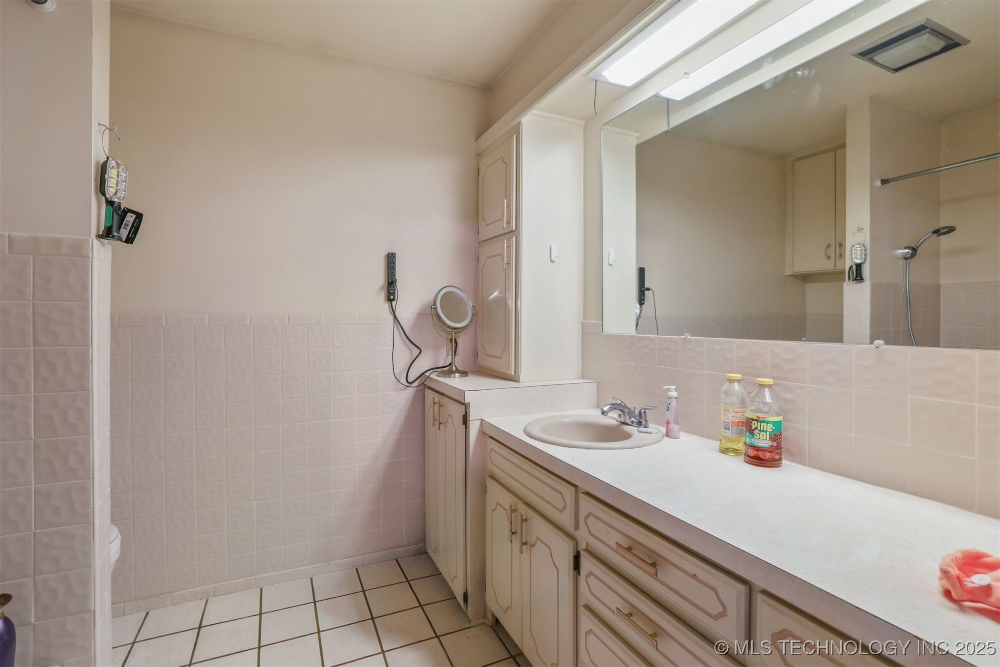 506 E Neil Armstrong Tishomingo OK 73460