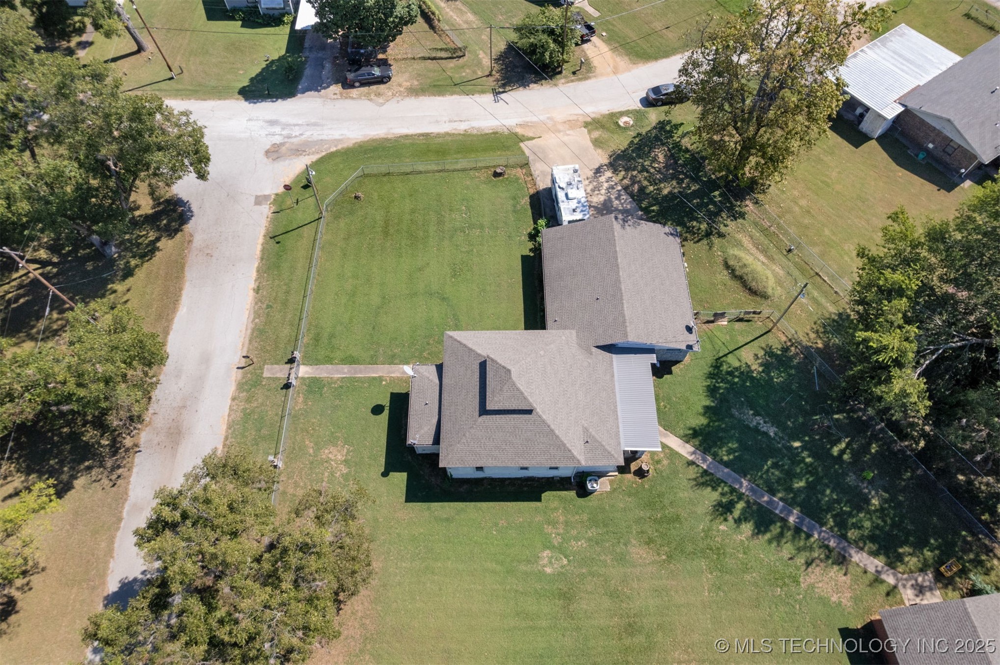 506 E Neil Armstrong Tishomingo OK 73460
