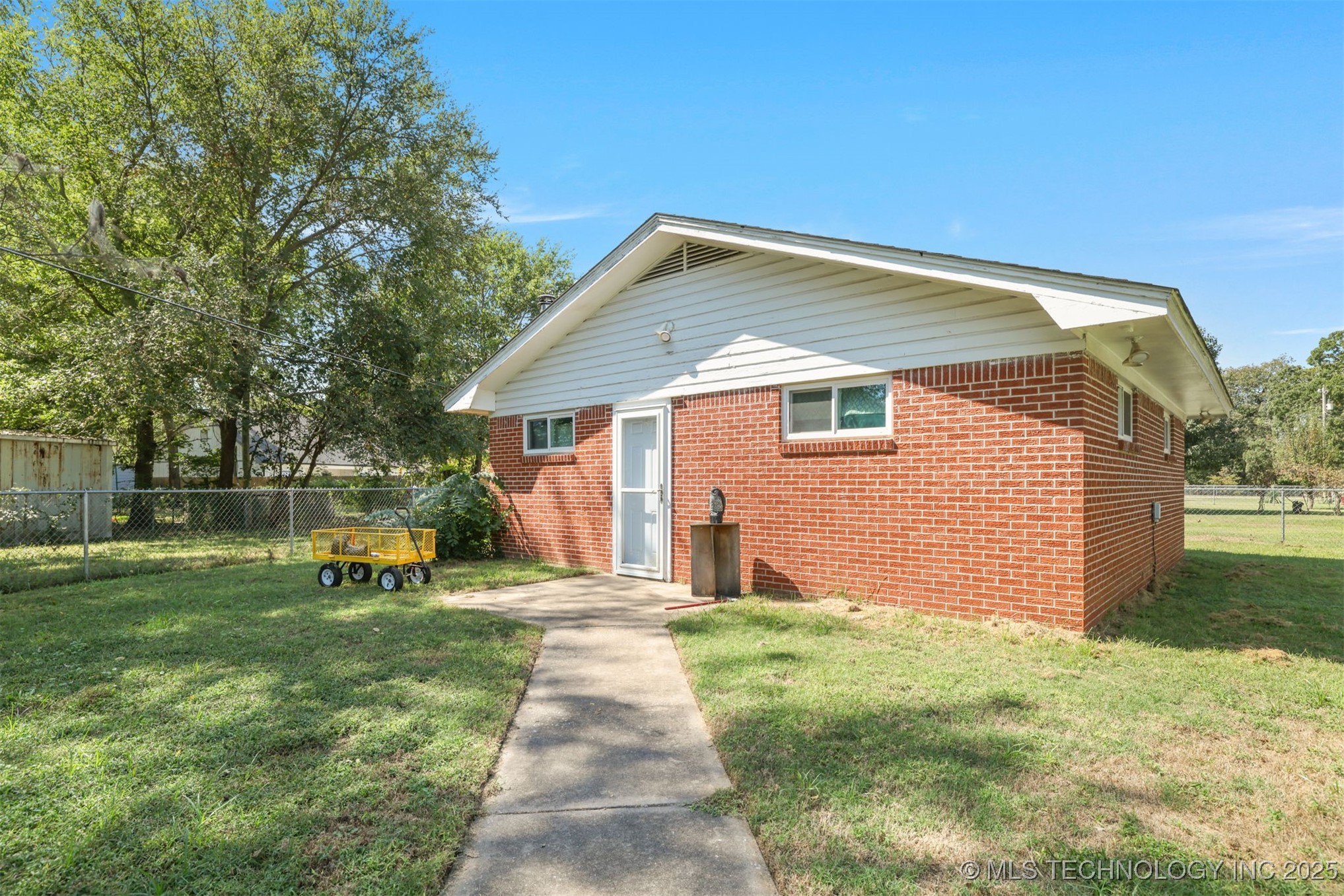 506 E Neil Armstrong Tishomingo OK 73460