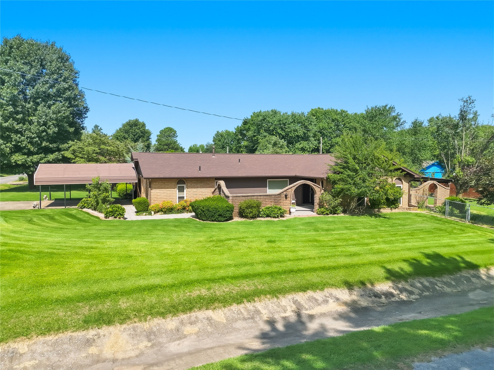 1001 W Cedar Street Stilwell OK 74960