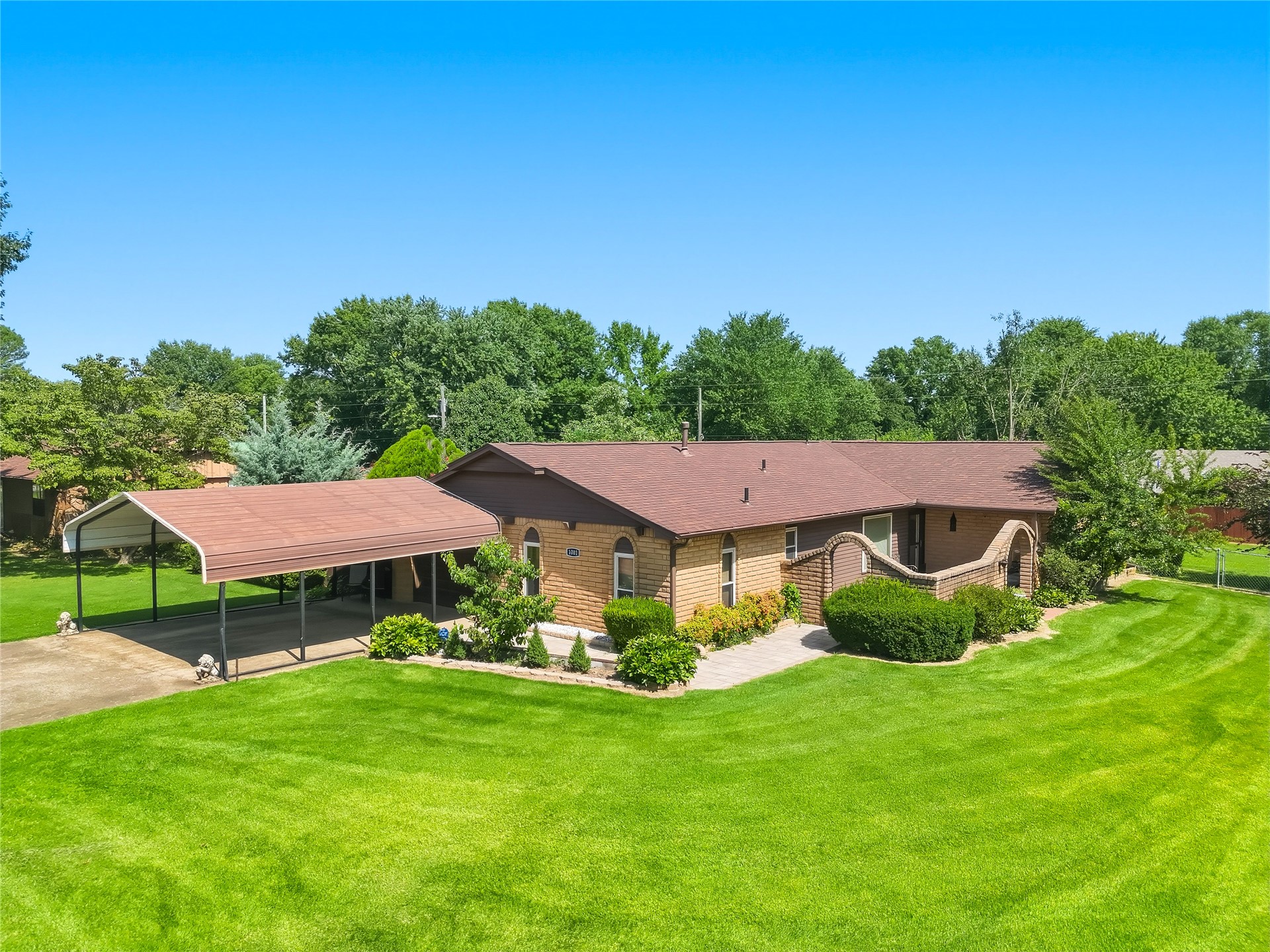 1001 W Cedar Street Stilwell OK 74960