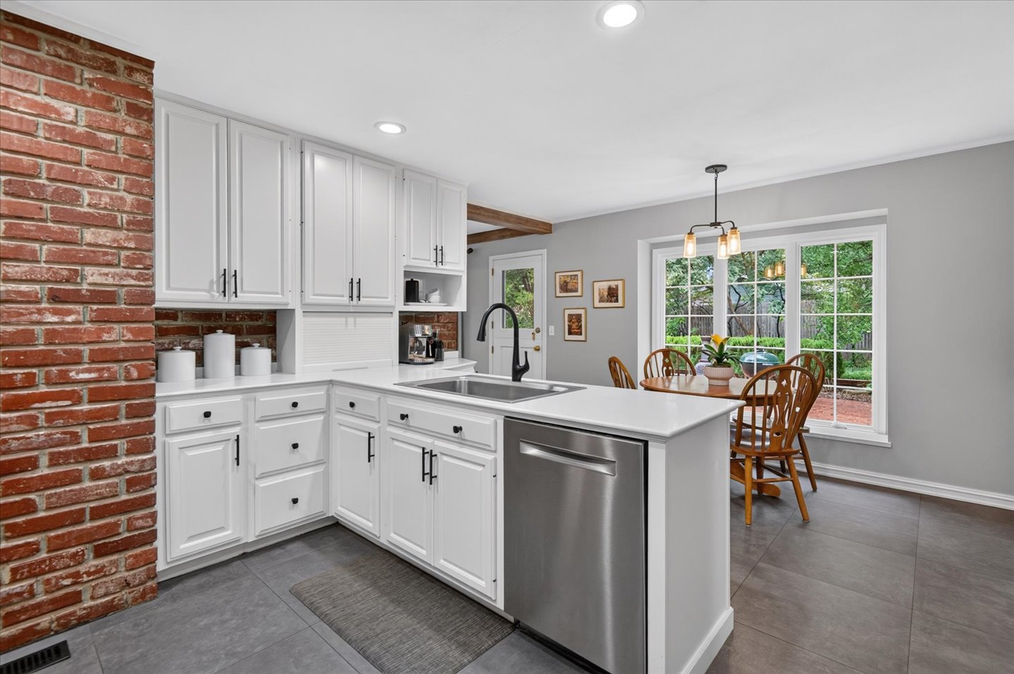 2818 Redhawe Bartlesville OK 74006