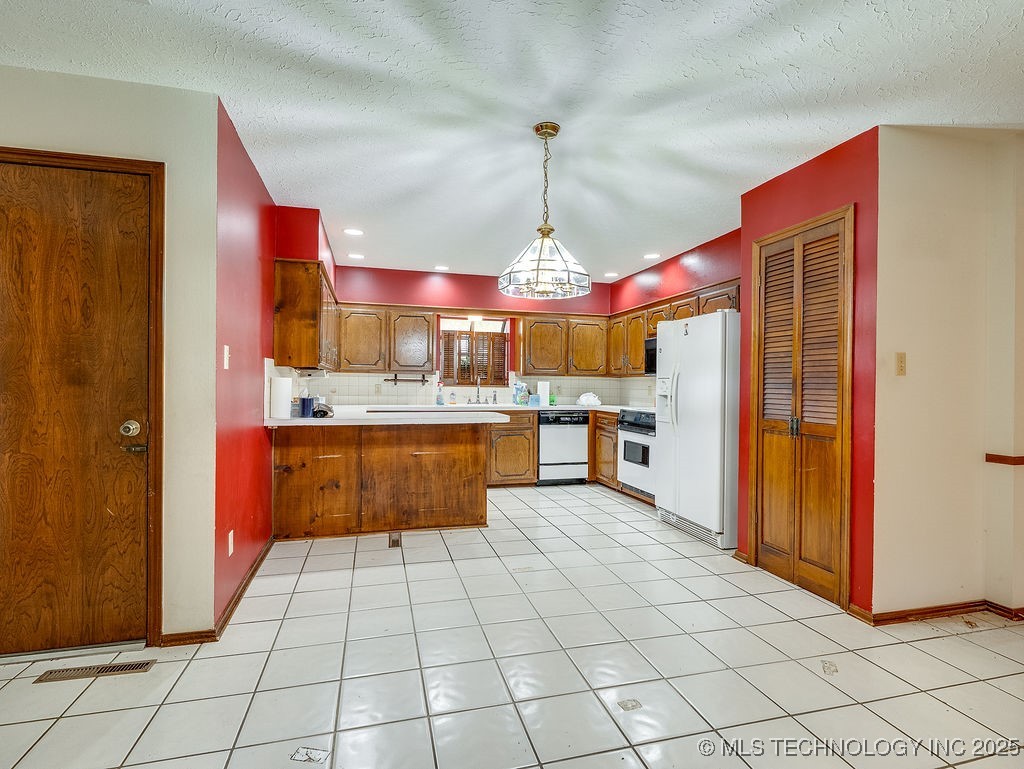 2431 Foliage Ada OK 74820