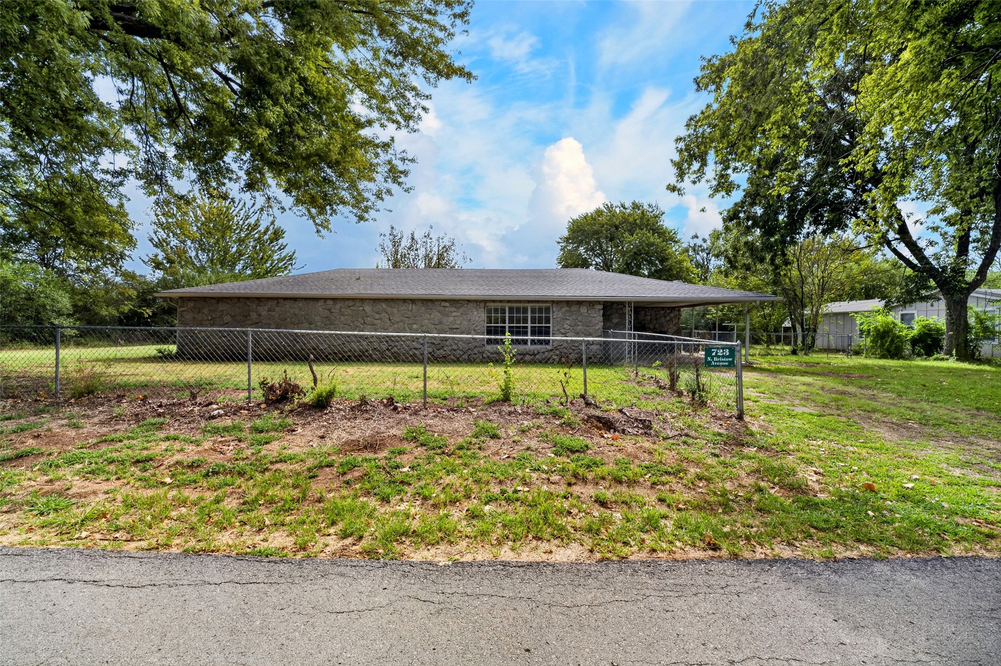 723 N Bristow Avenue Coweta OK 74429