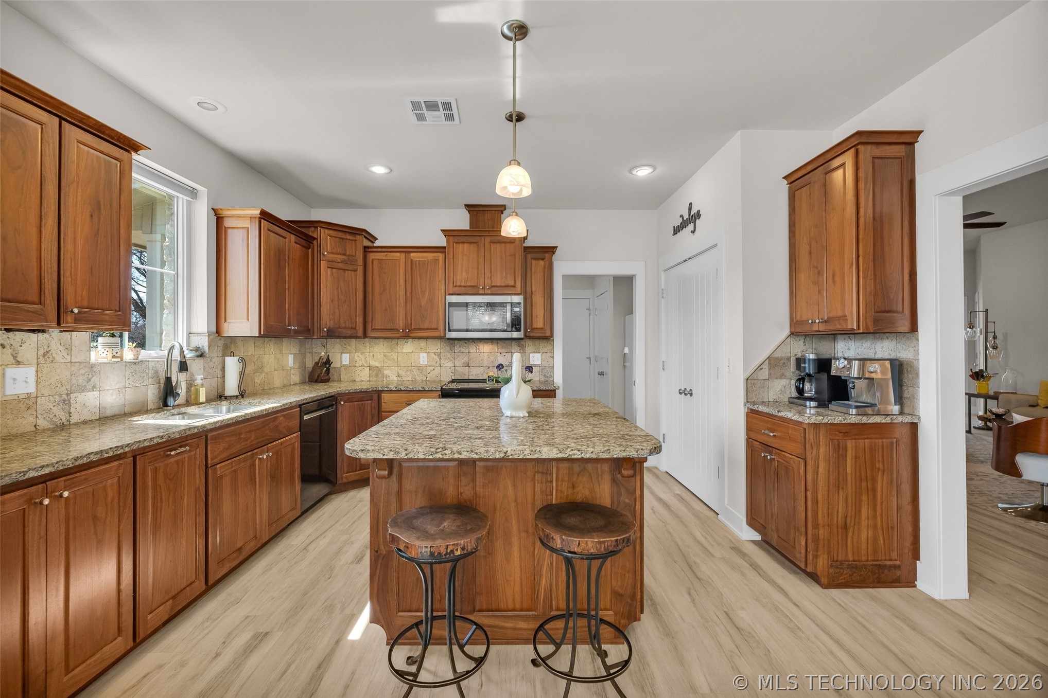 33389 S Coves Drive Afton OK 74331