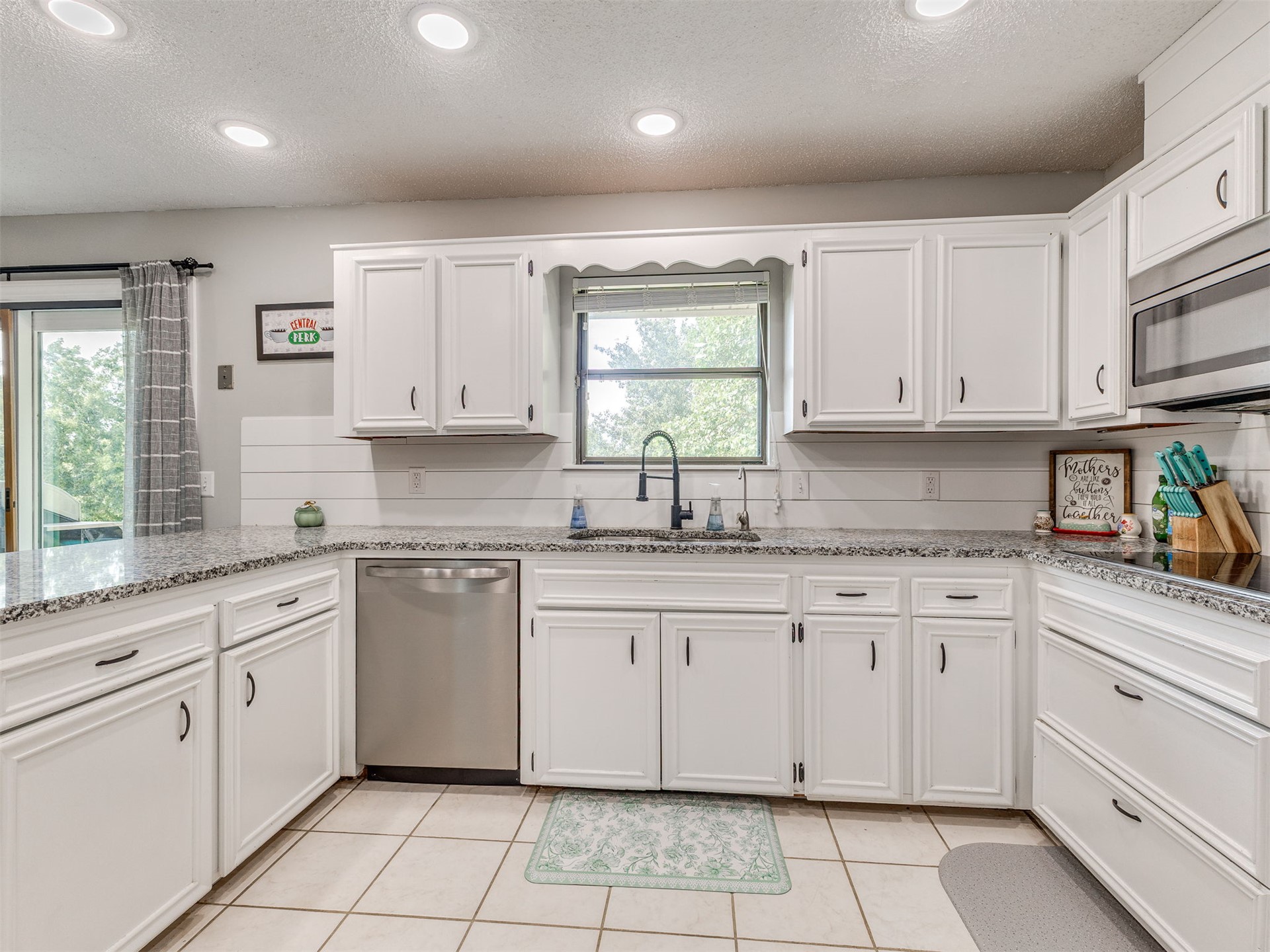 3213 W 69th Court Tulsa OK 74132