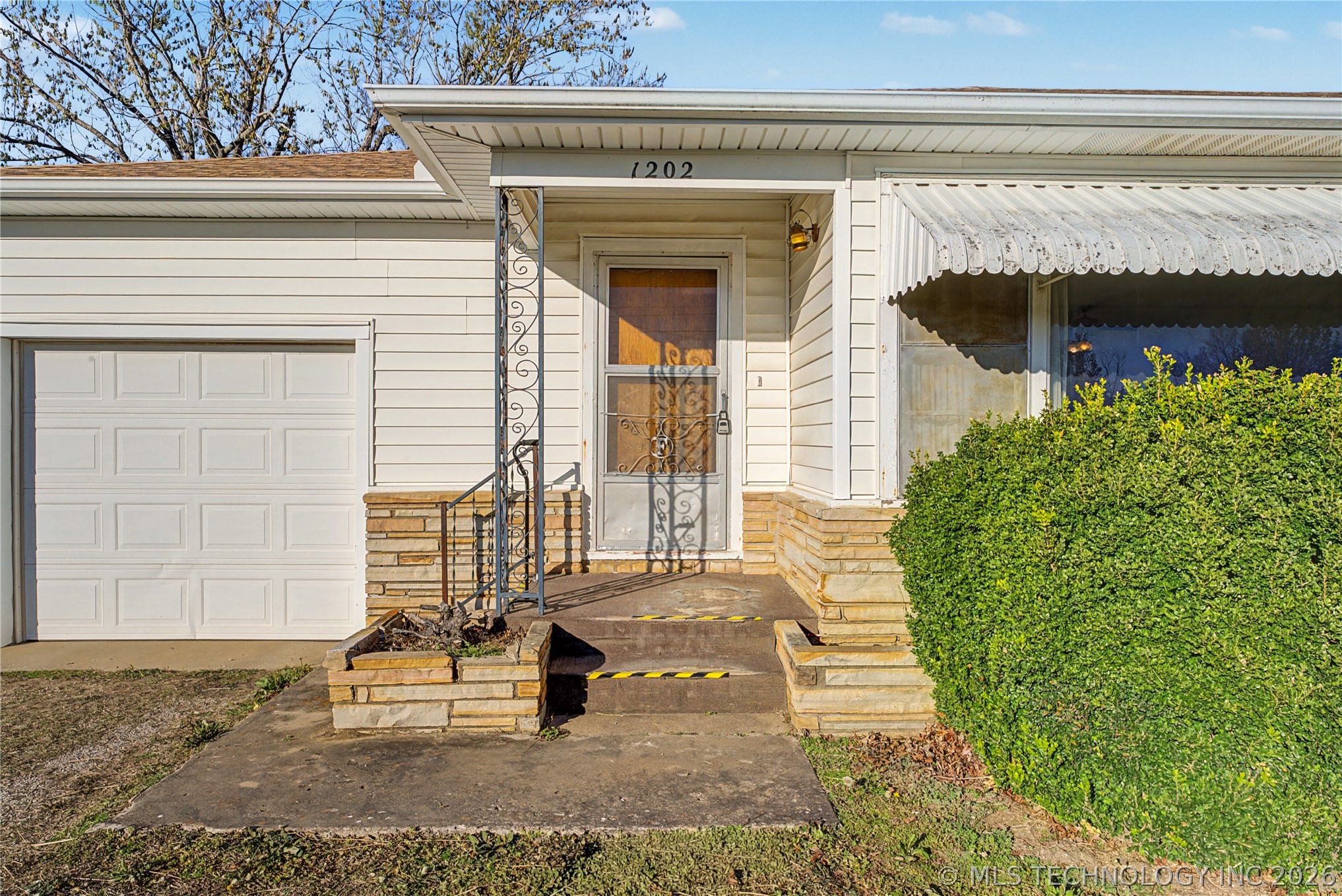 1202 W Davis Drive Nowata OK 74048
