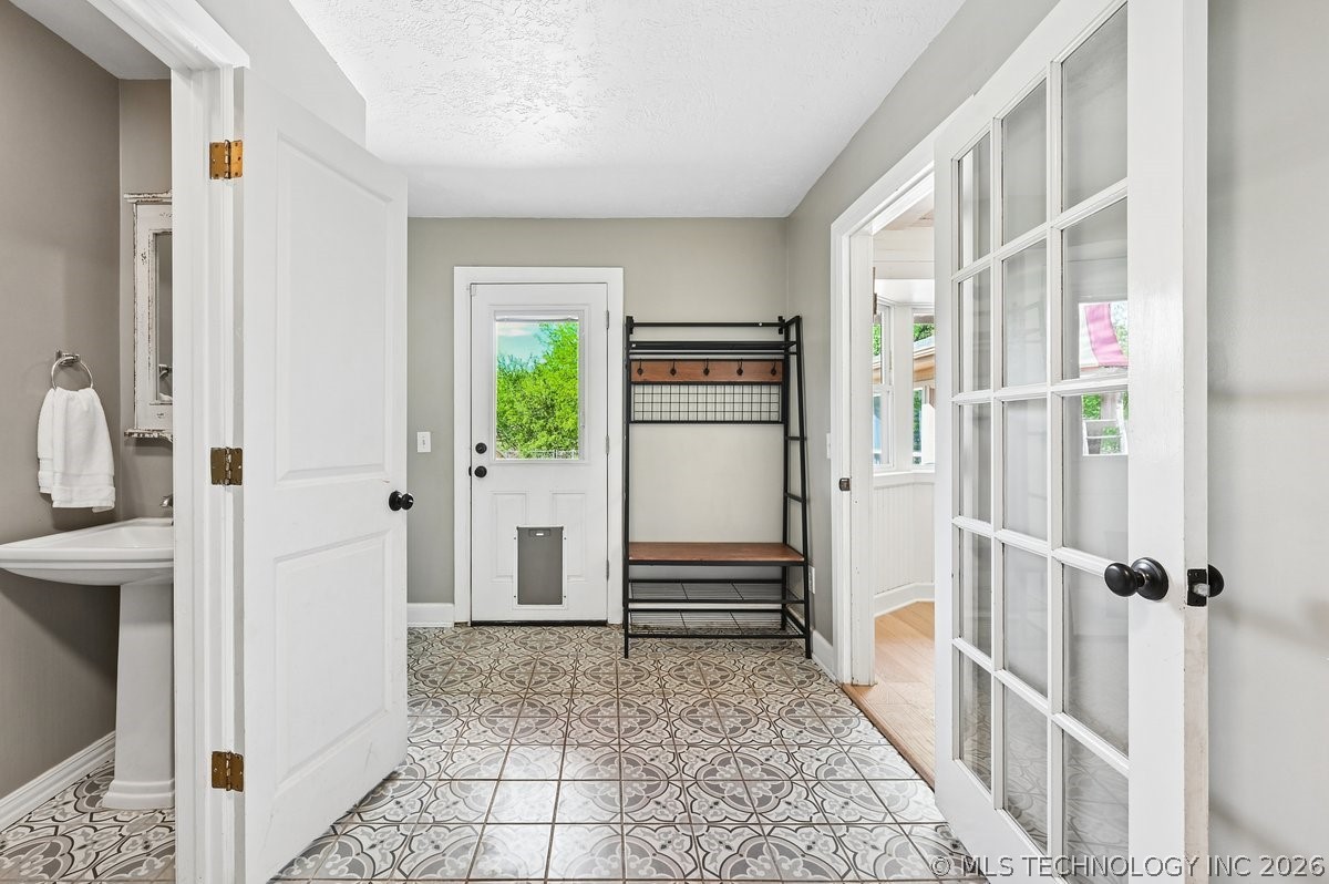 710 Meadowood Drive Broken Arrow OK 74011