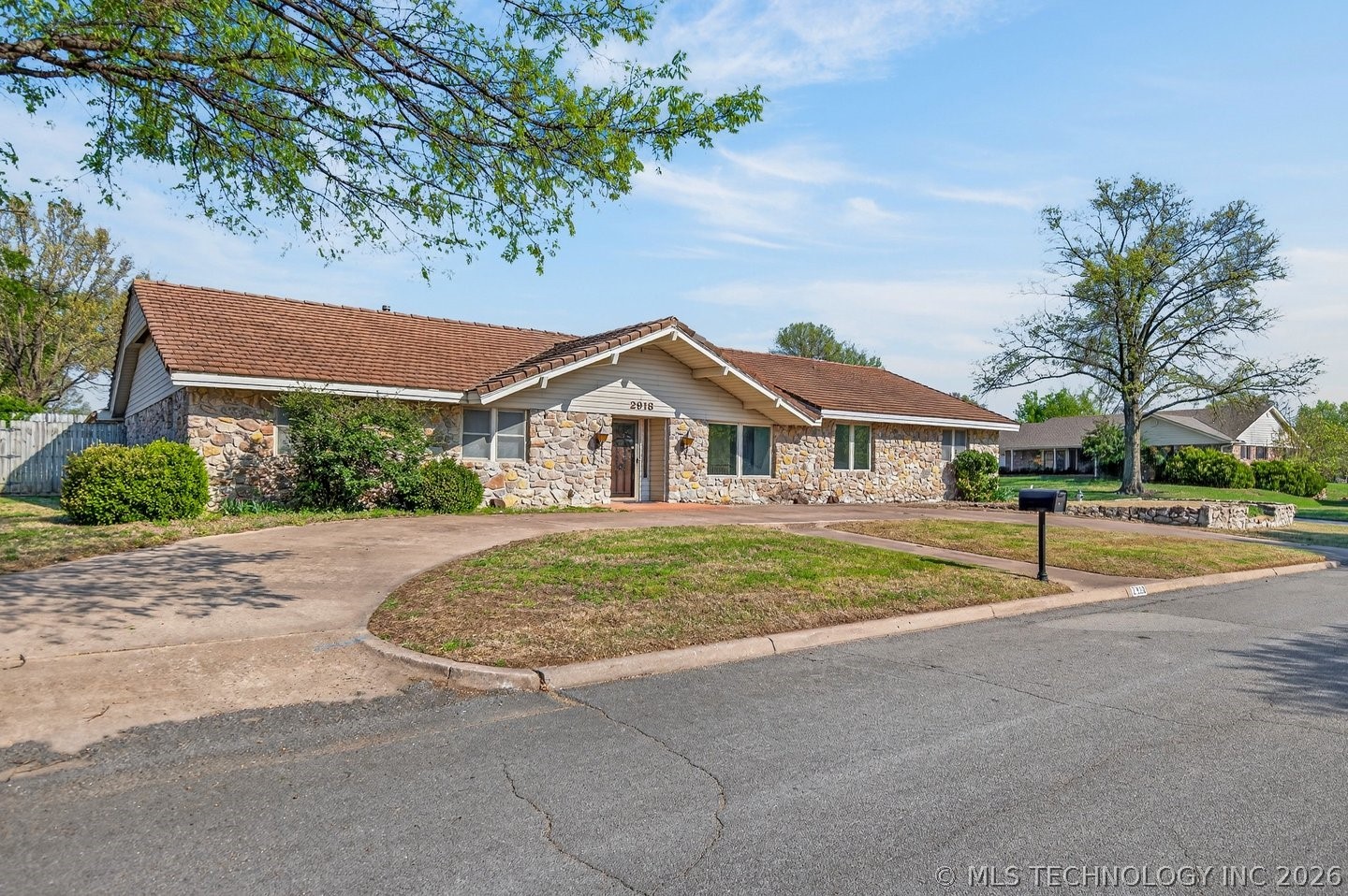 2918 Longridge Lane Bartlesville OK 74006