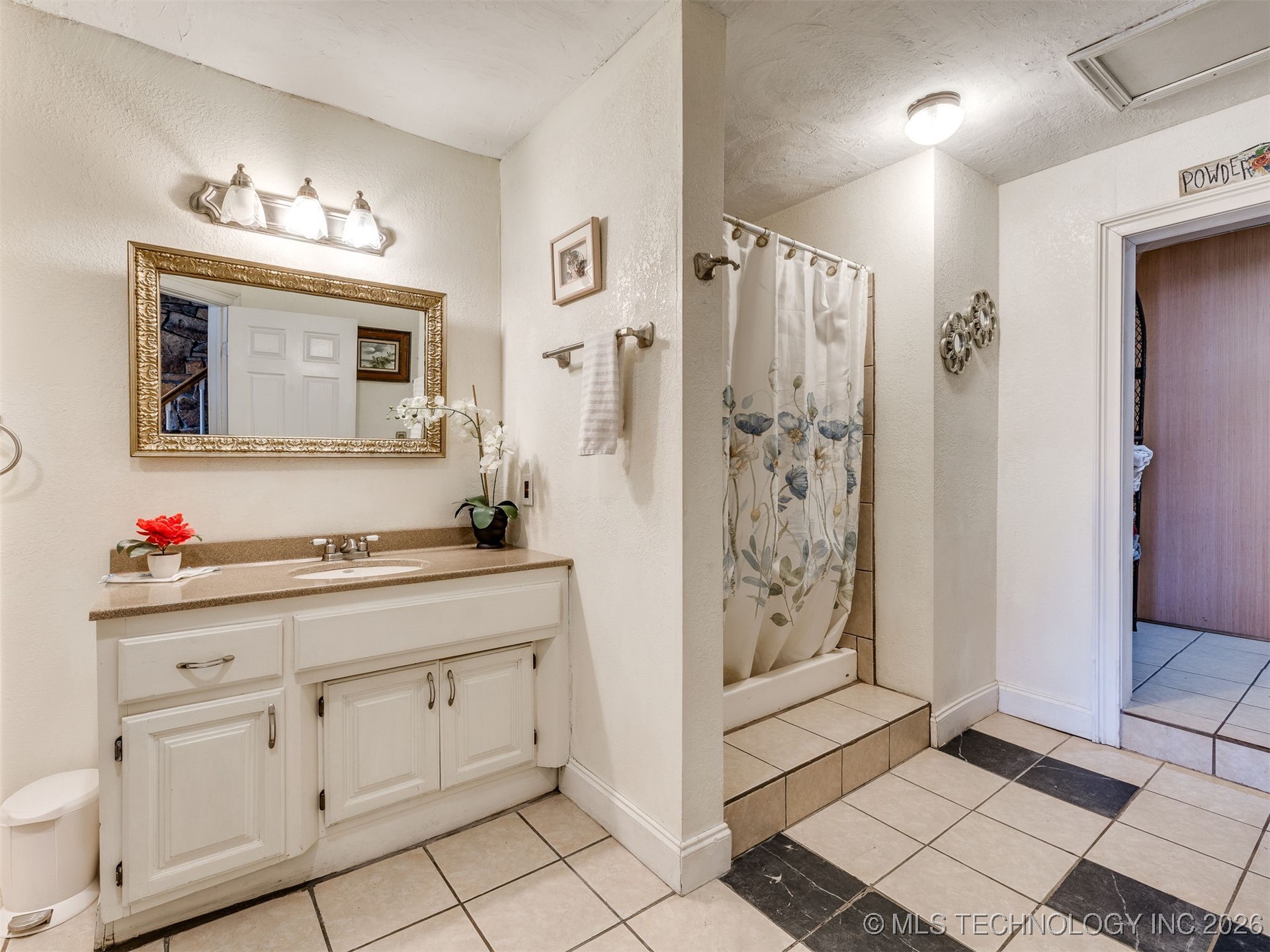 2 W Diamond Head Drive Sand Springs OK 74063