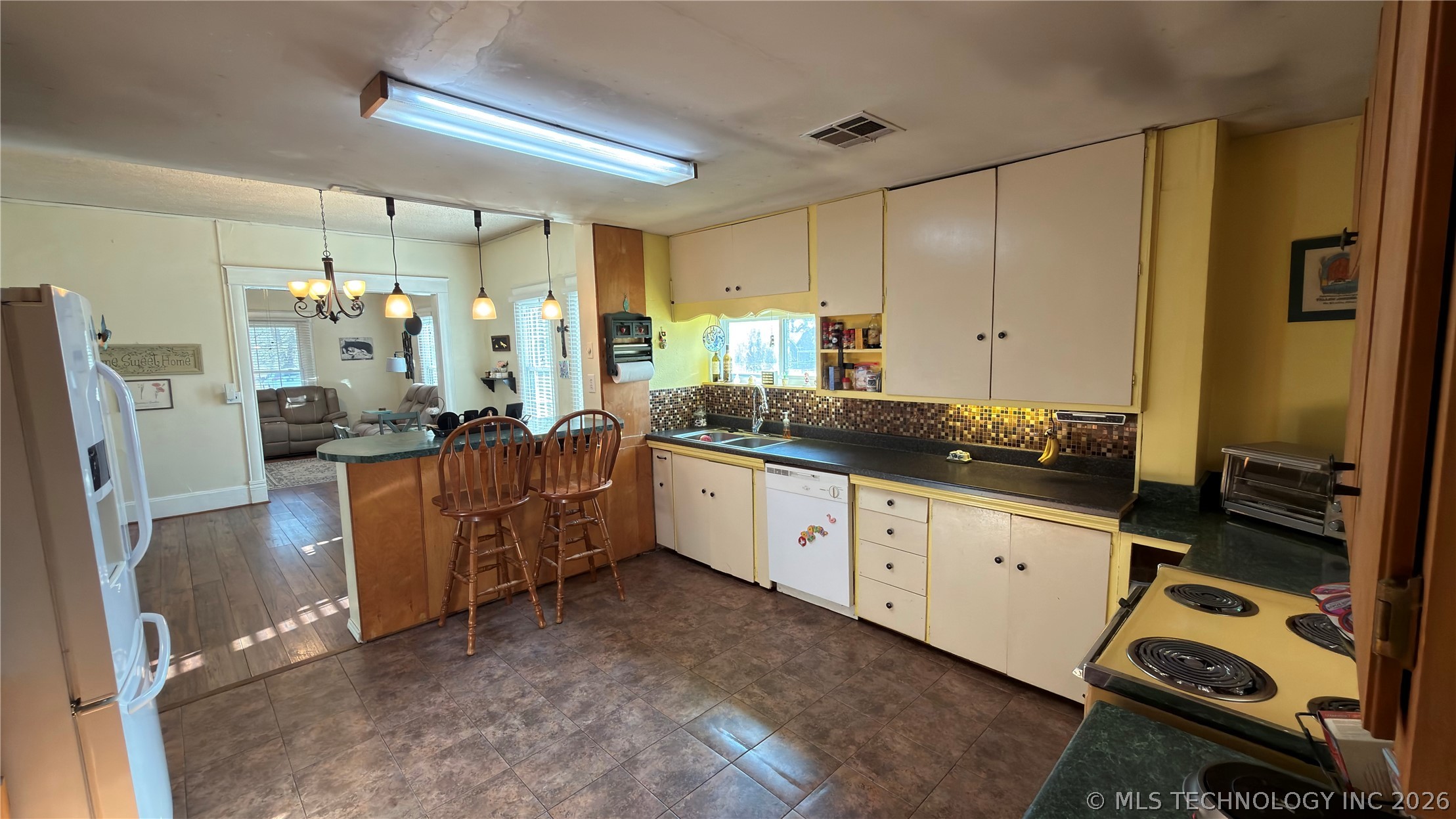 605 E Caddo Street Cleveland OK 74020
