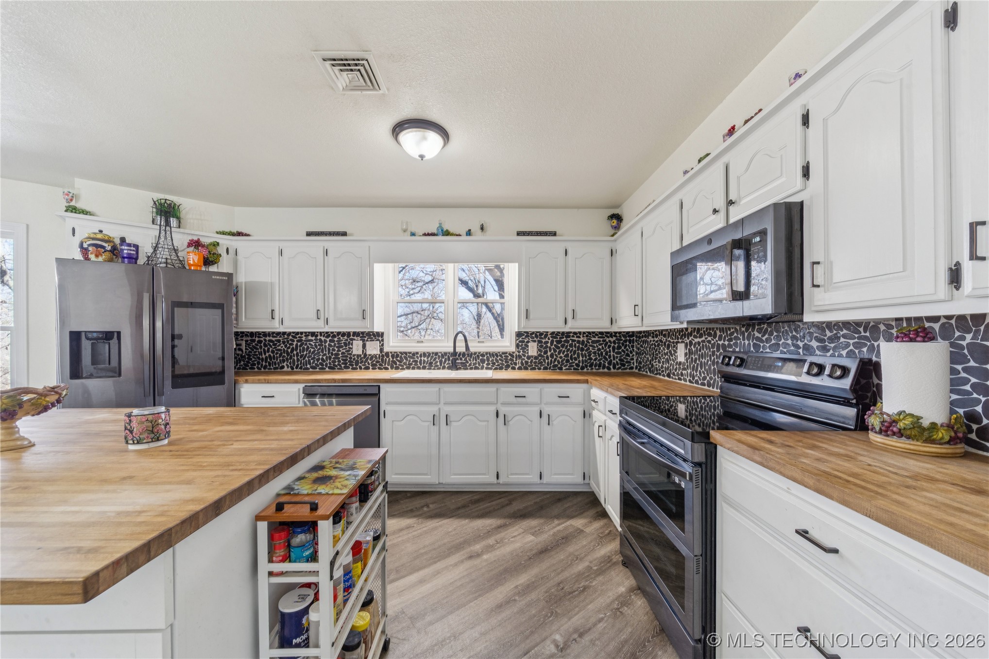 1701 N Hopi Street Chouteau OK 74337