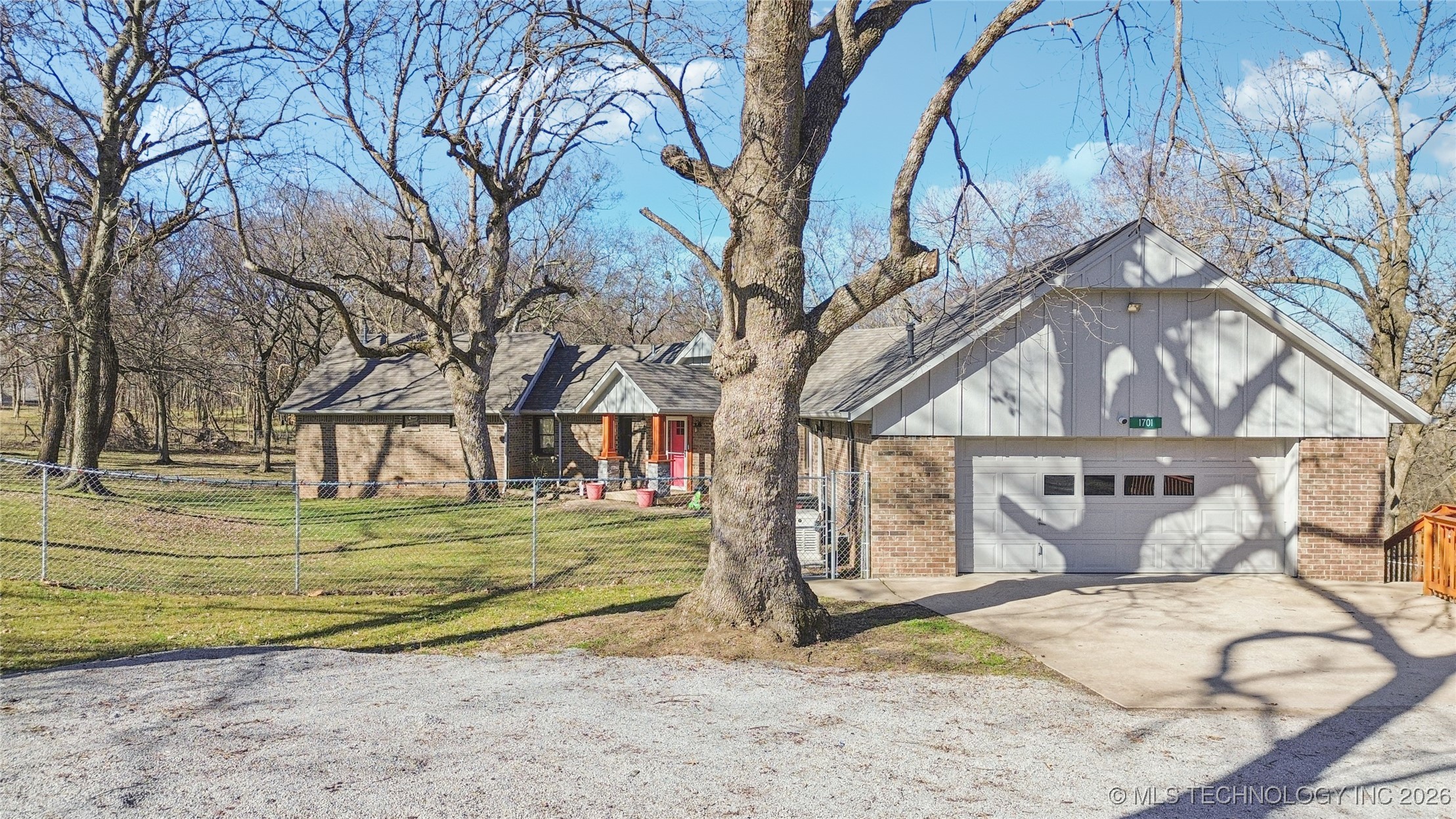 1701 N Hopi Street Chouteau OK 74337