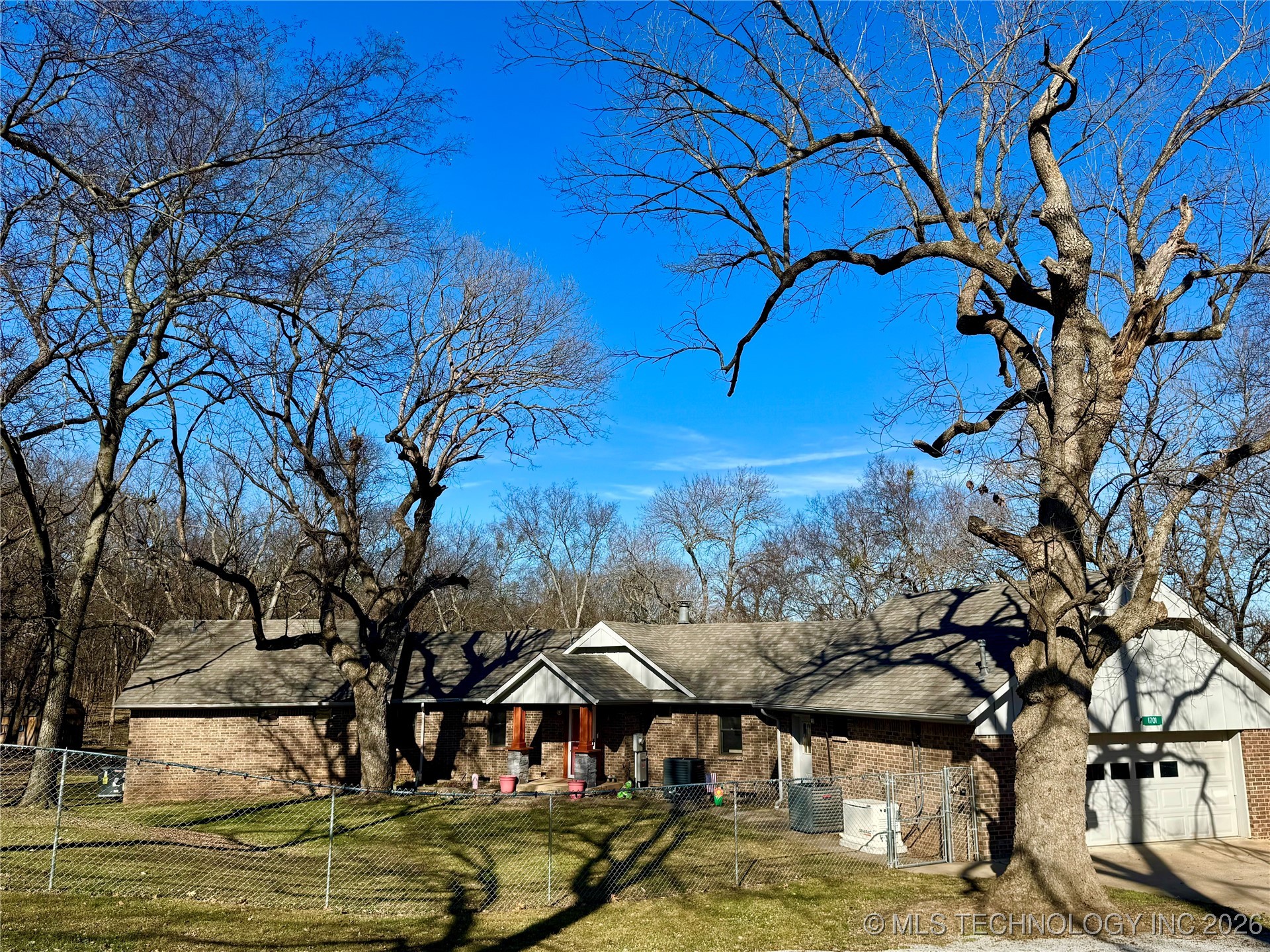 1701 N Hopi Street Chouteau OK 74337