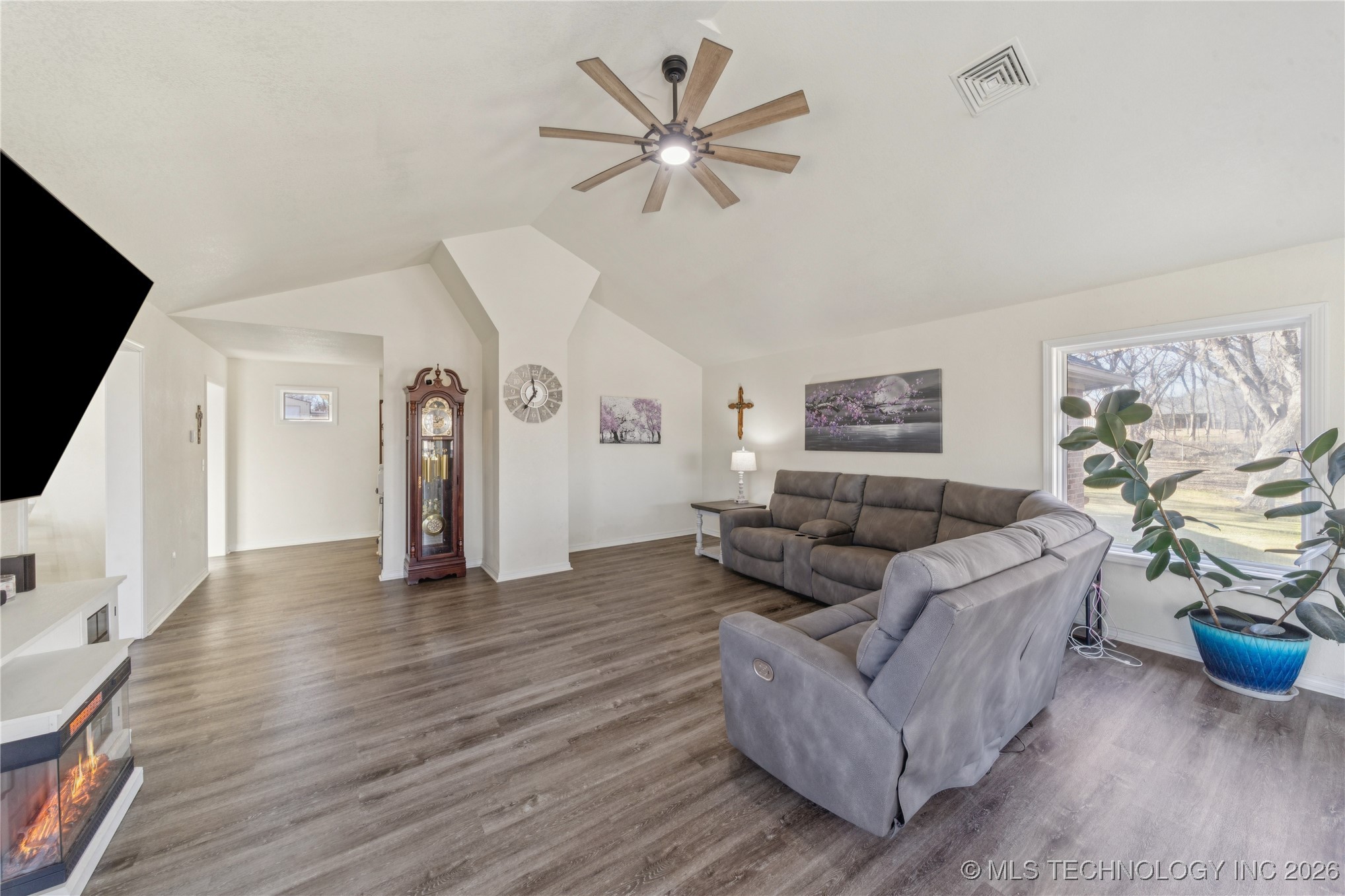 1701 N Hopi Street Chouteau OK 74337
