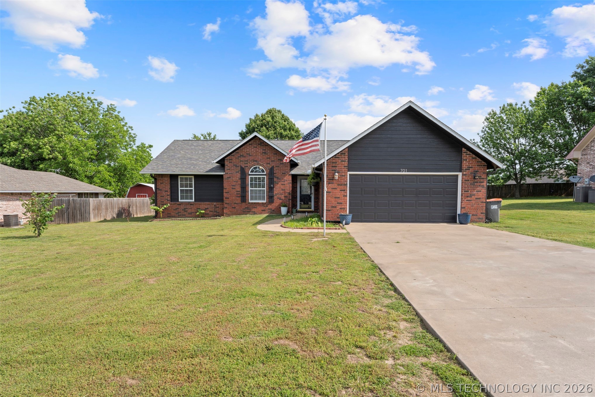 701 E 10th Street Grove OK 74344