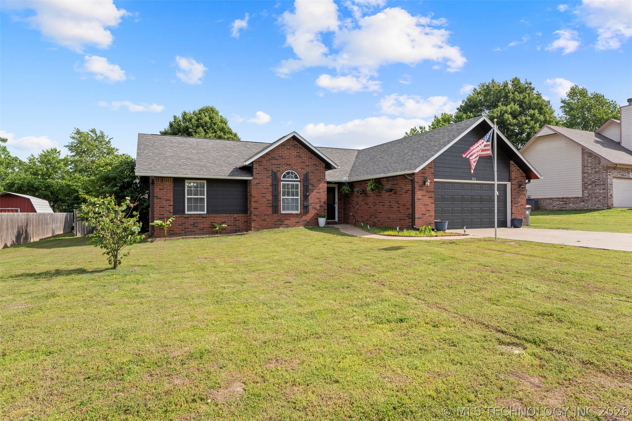 701 E 10th Street Grove OK 74344