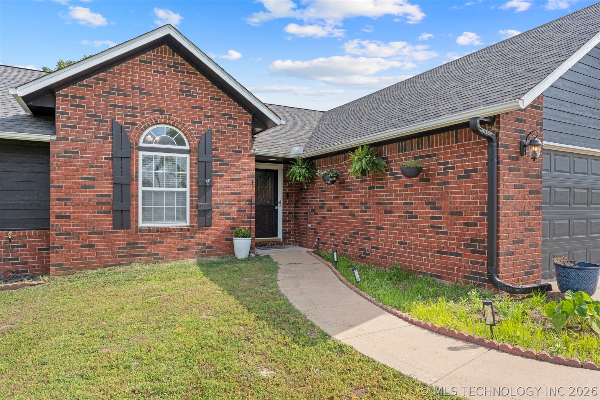 701 E 10th Street Grove OK 74344