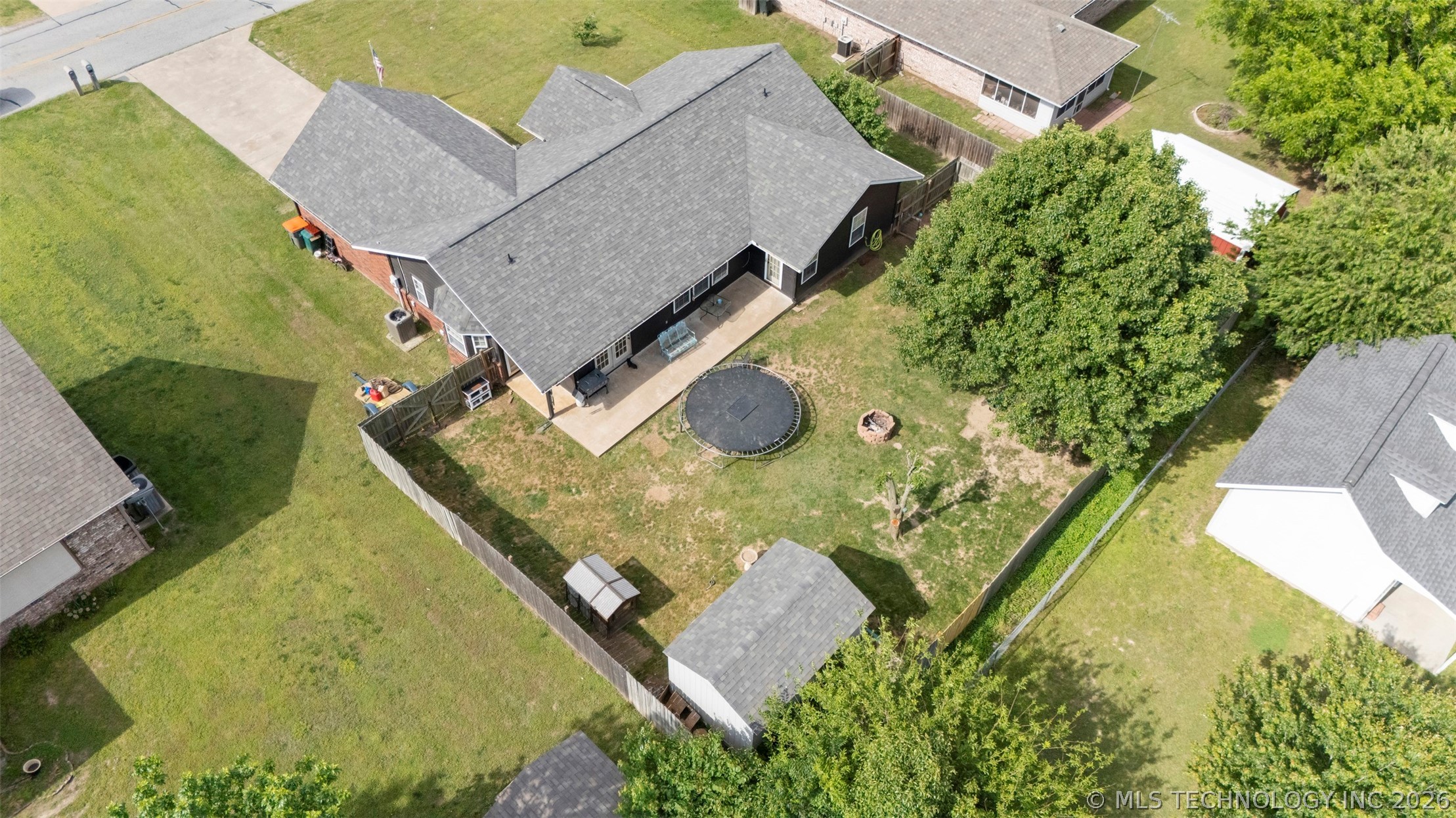 701 E 10th Street Grove OK 74344