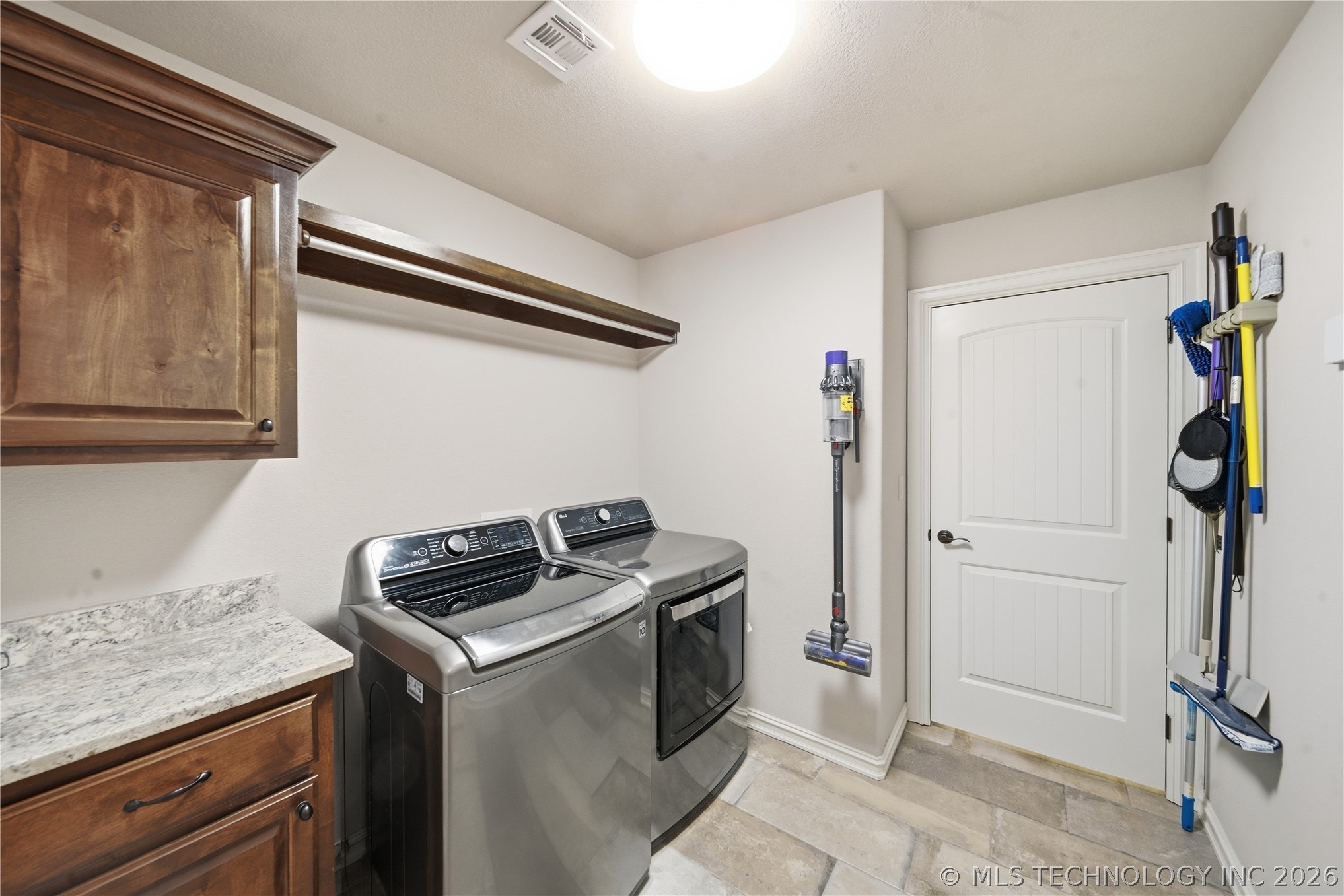 6502 N Oakwood Circle Owasso OK 74055