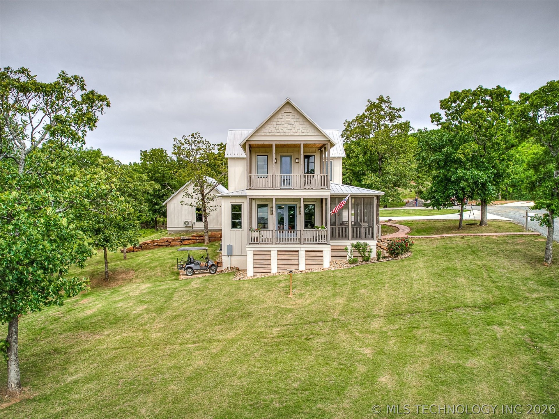 25 E Falcon Tree Loop Eufaula OK 74432