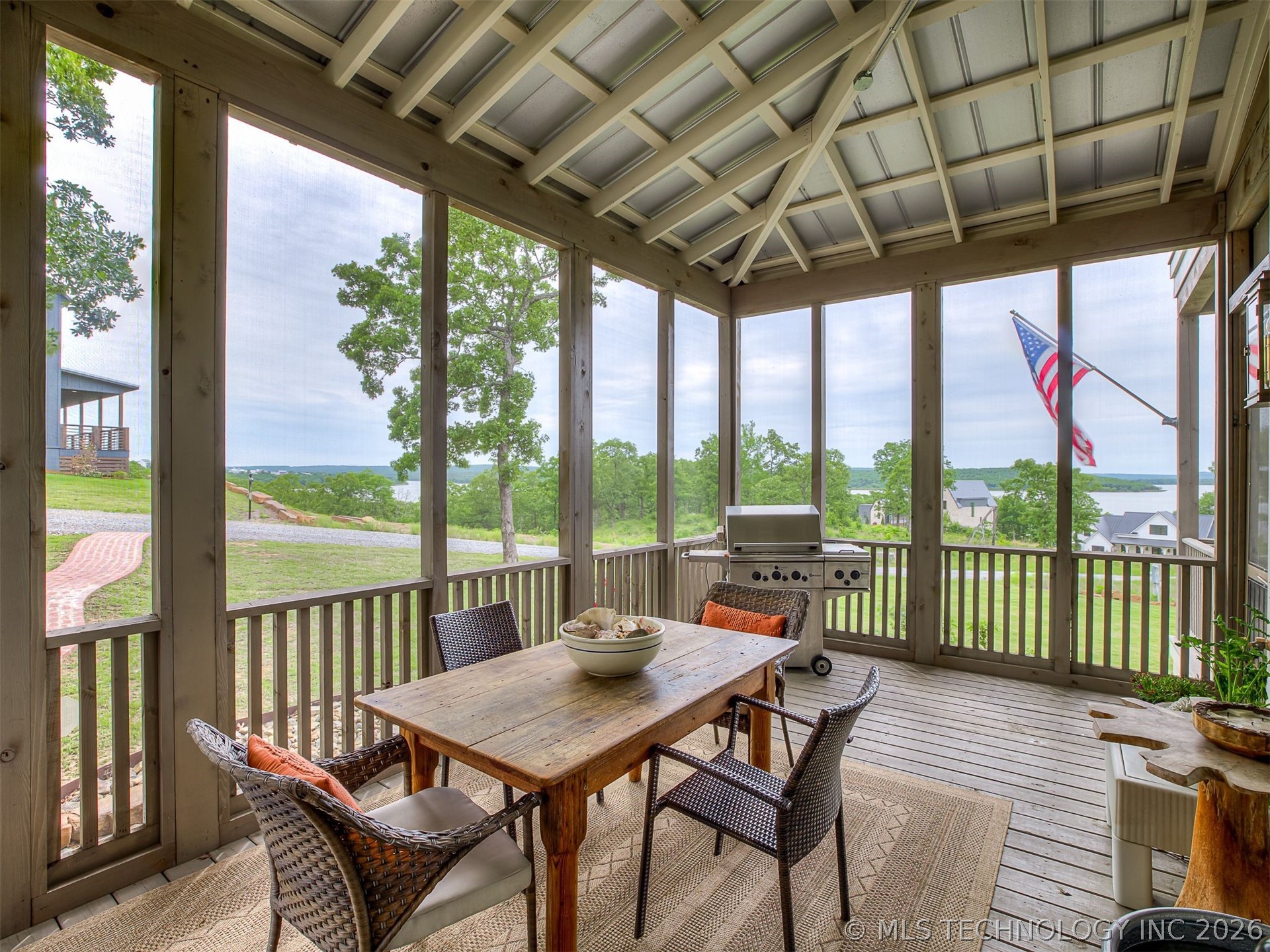 25 E Falcon Tree Loop Eufaula OK 74432