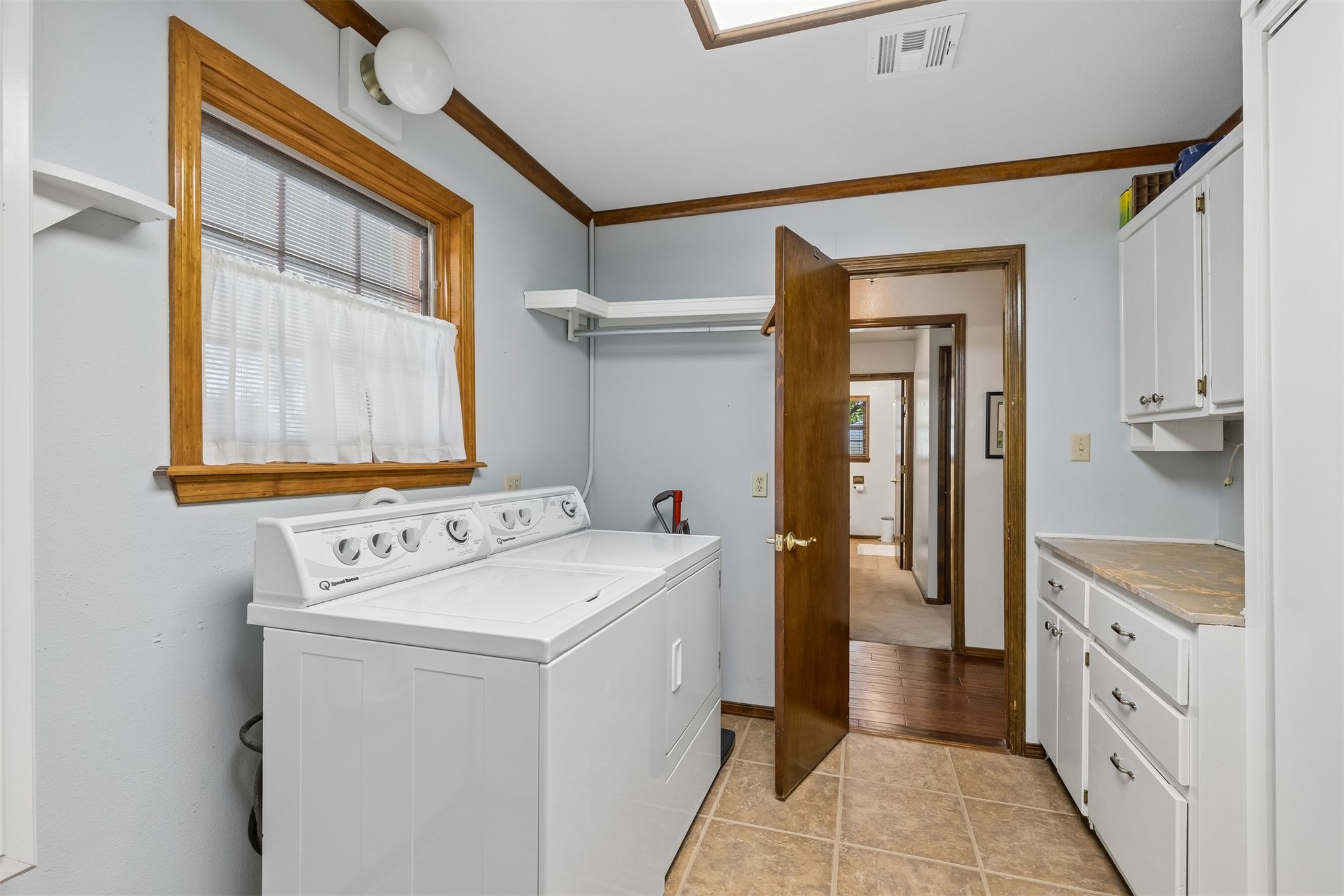 1002 Sunset Circle Yale OK 74085