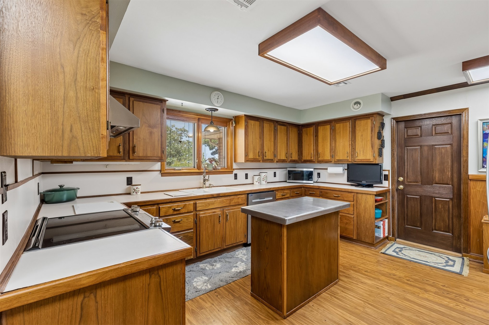 1002 Sunset Circle Yale OK 74085