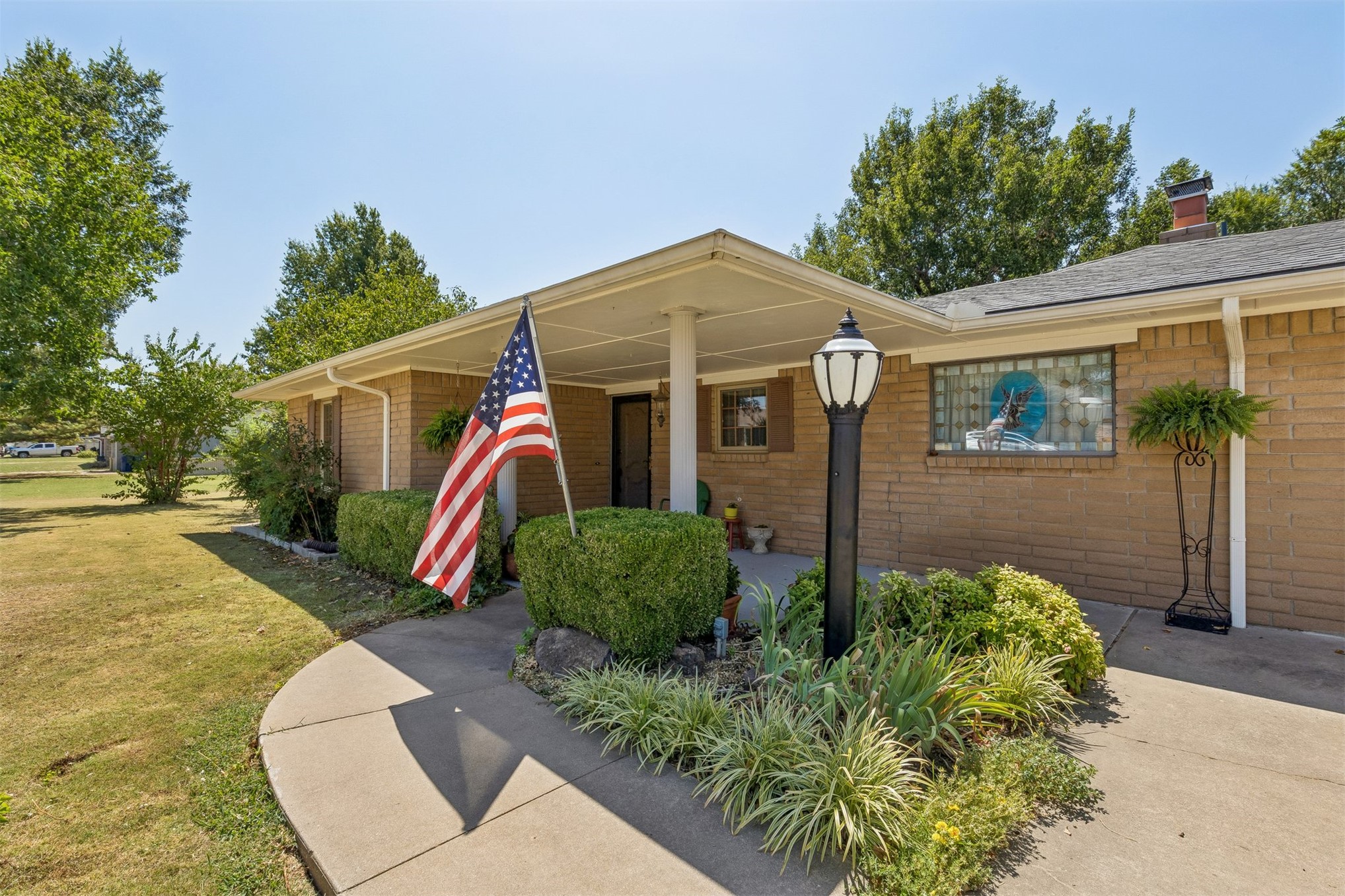 1002 Sunset Circle Yale OK 74085