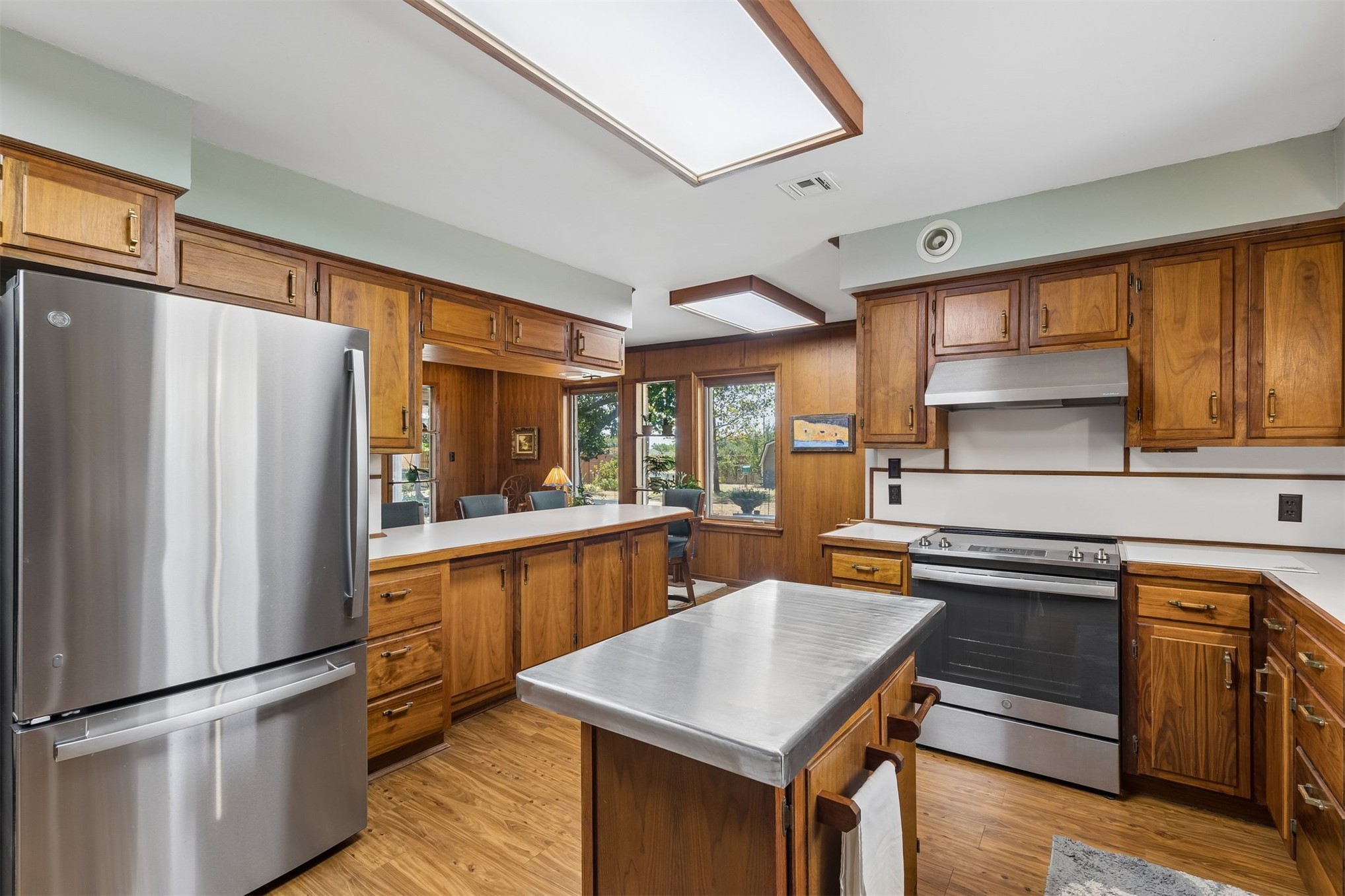 1002 Sunset Circle Yale OK 74085