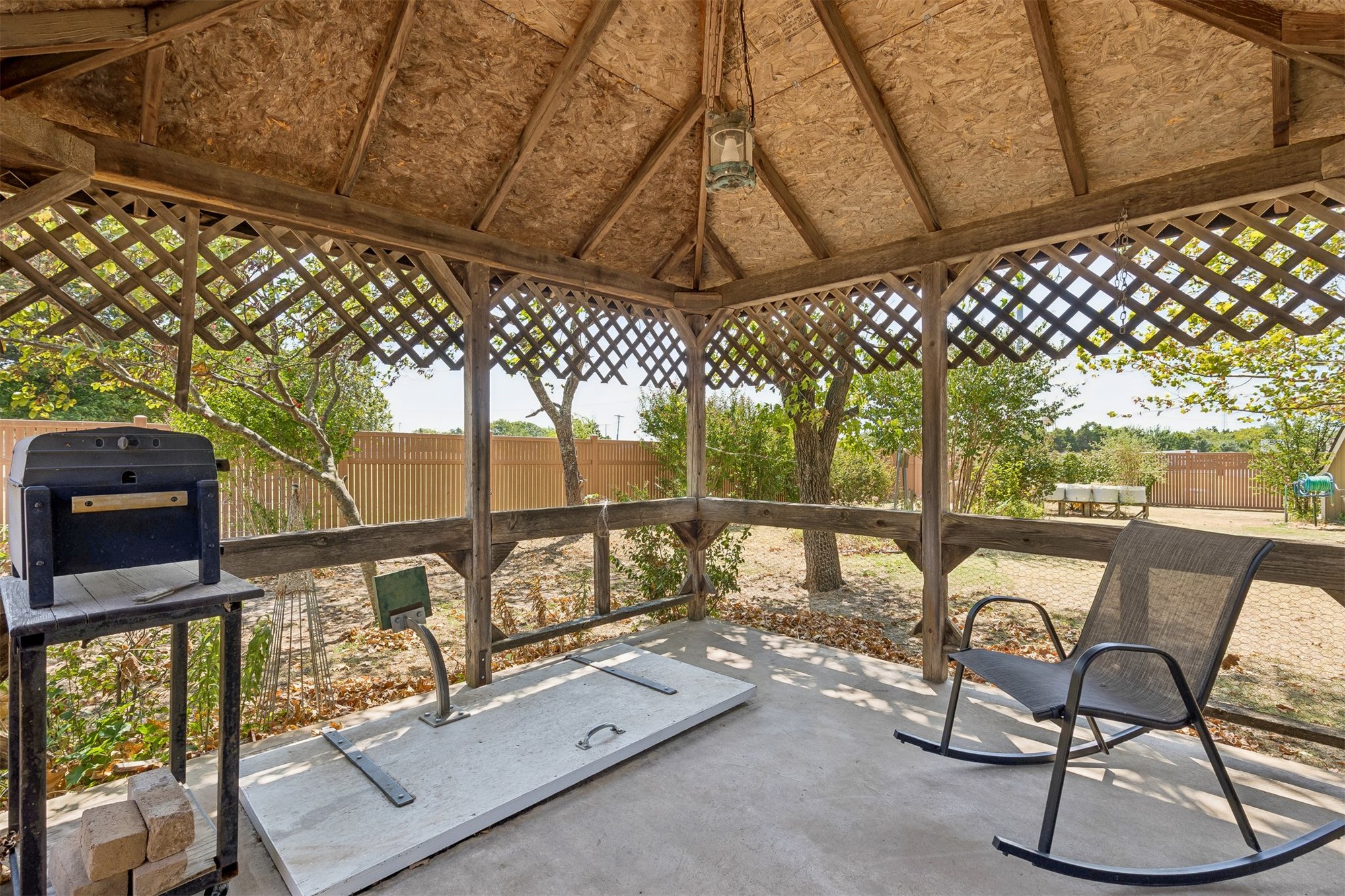1002 Sunset Circle Yale OK 74085