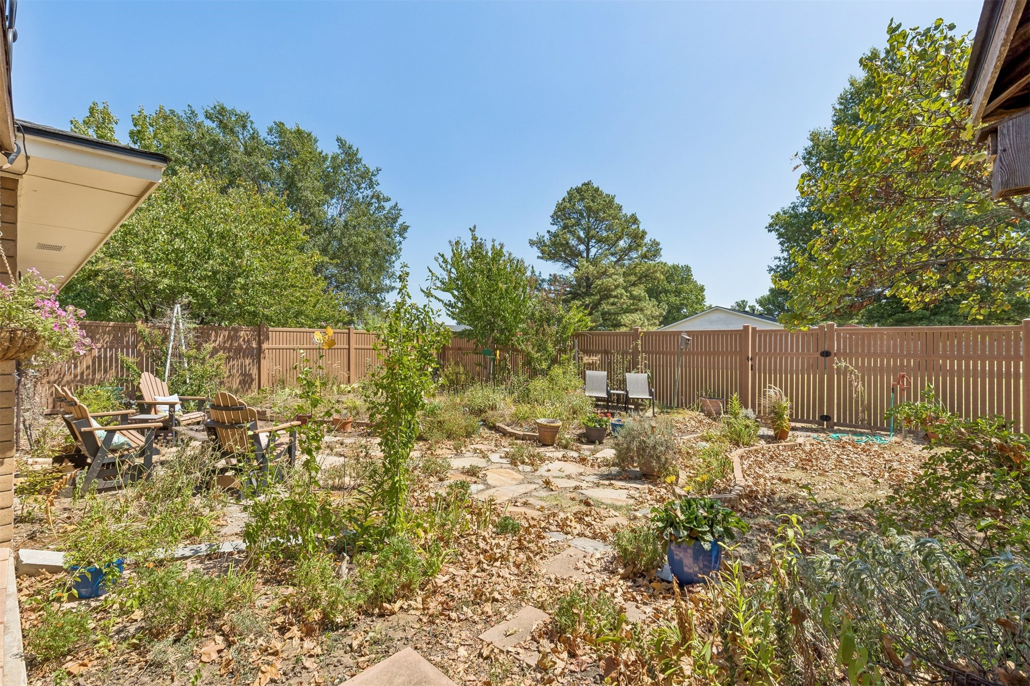 1002 Sunset Circle Yale OK 74085