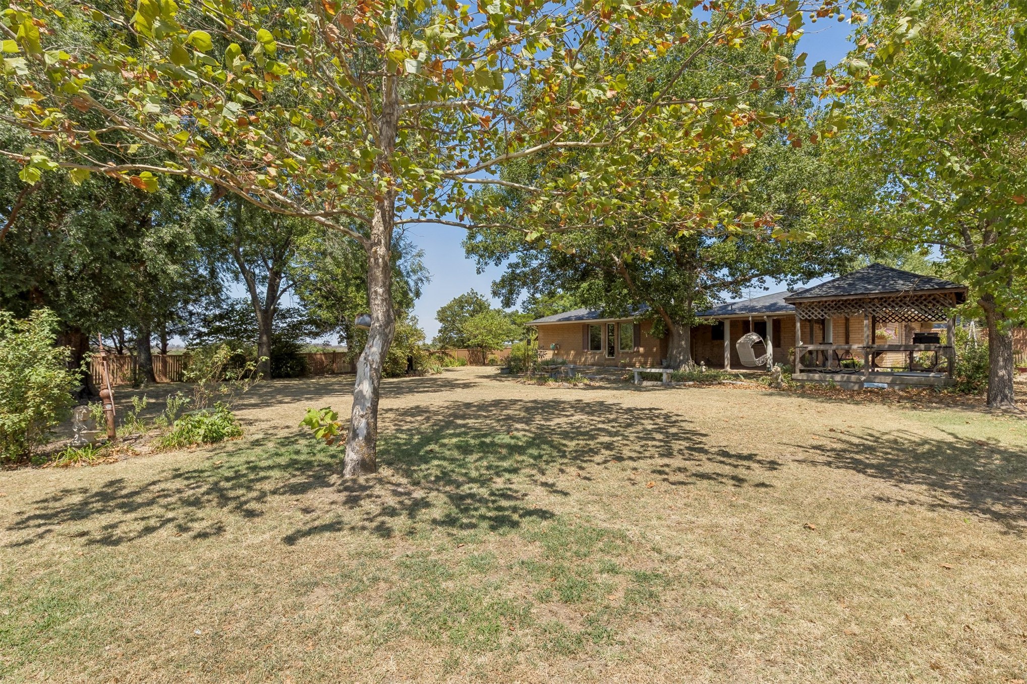 1002 Sunset Circle Yale OK 74085